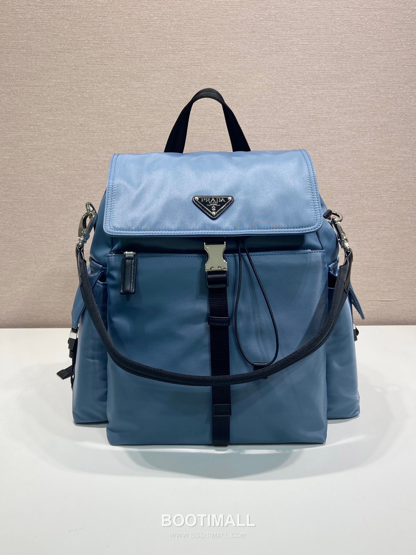 Prada Re-Nylon Explore Backpack with Flap Buckle and Multi Pocket Detail 프라다 리나일론 플랩버클 멀티포켓 백팩 2VZ118 39cm 1