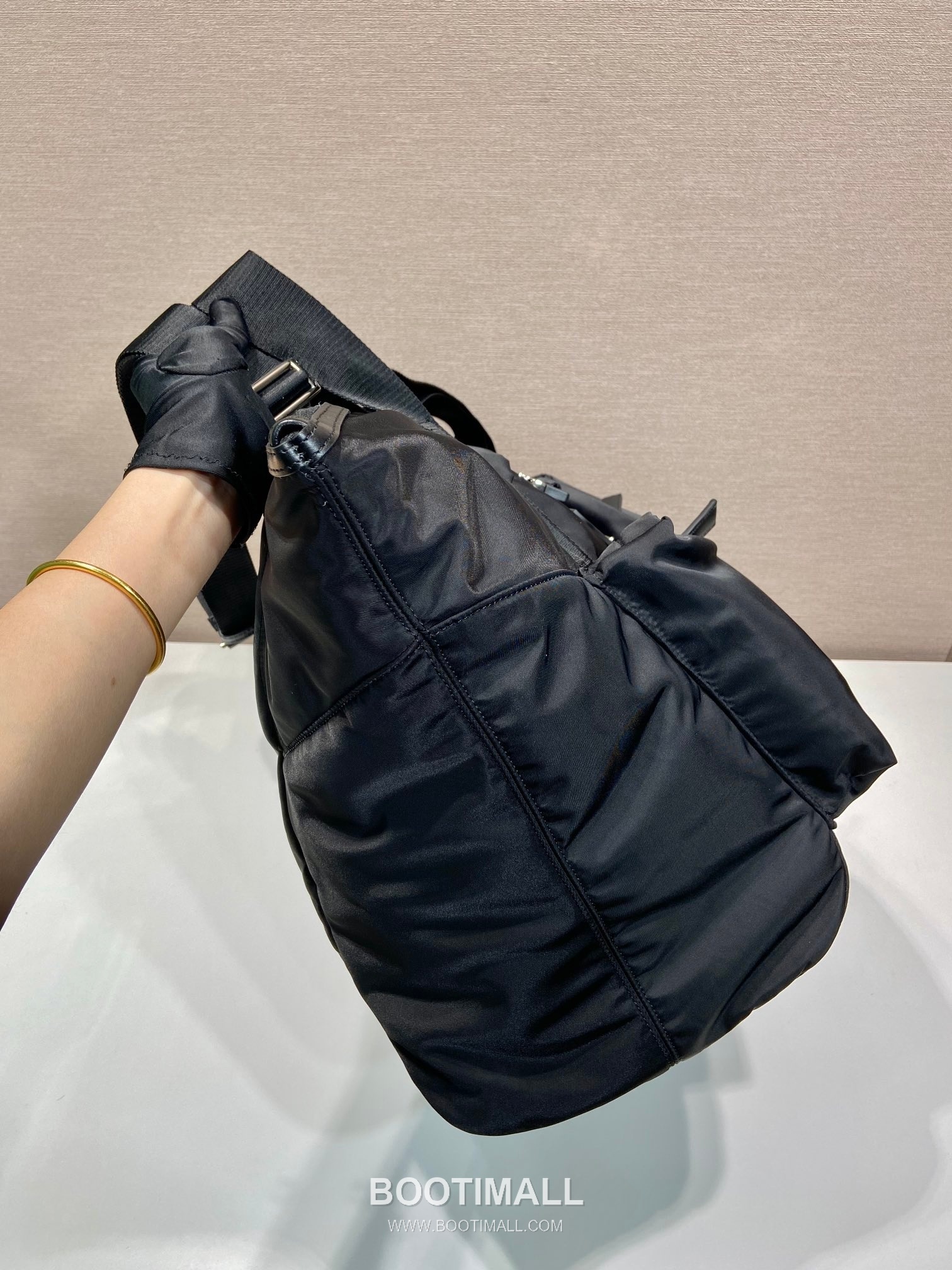 Prada Nylon Travel Bag with Cargo Side Pocket and Triangle Logo Detail 프라다 나일론 카고포켓 삼각로고 트래블백 2VC040 45cm 6