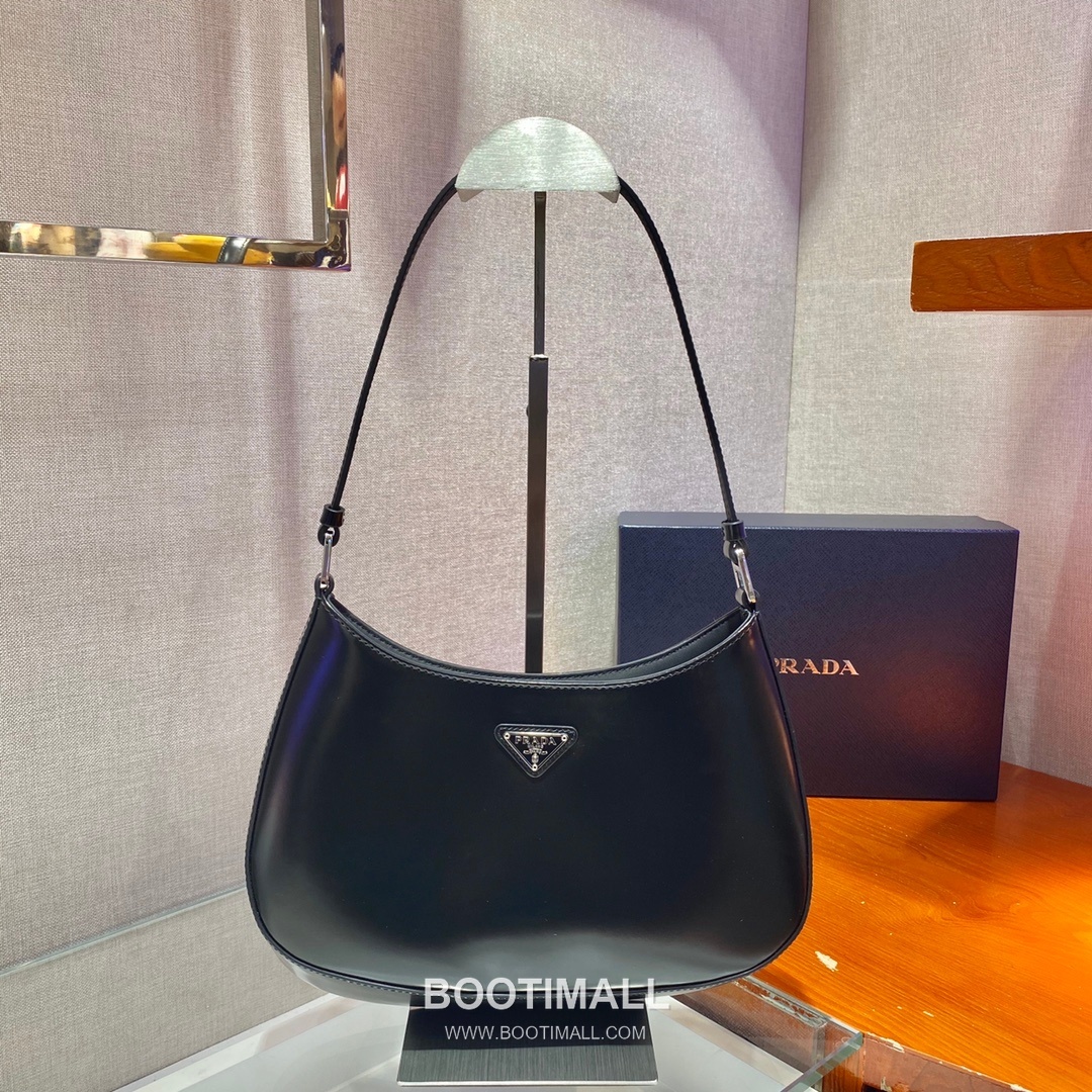 Prada Smooth Calfskin Shoulder Bag with Vintage Curved Shape and Zip Detail 프라다 스무스 카프스킨 빈티지커브 지퍼 숄더백 1BC499 26.5cm 2
