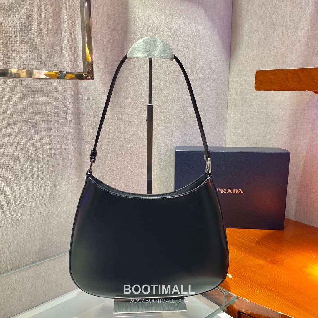 Prada Smooth Calfskin Shoulder Bag with Vintage Curved Shape and Zip Detail 프라다 스무스 카프스킨 빈티지커브 지퍼 숄더백 1BC499 26.5cm 4