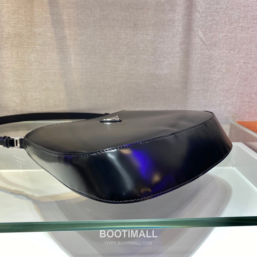 Prada Smooth Calfskin Shoulder Bag with Vintage Curved Shape and Zip Detail 프라다 스무스 카프스킨 빈티지커브 지퍼 숄더백 1BC499 26.5cm 5