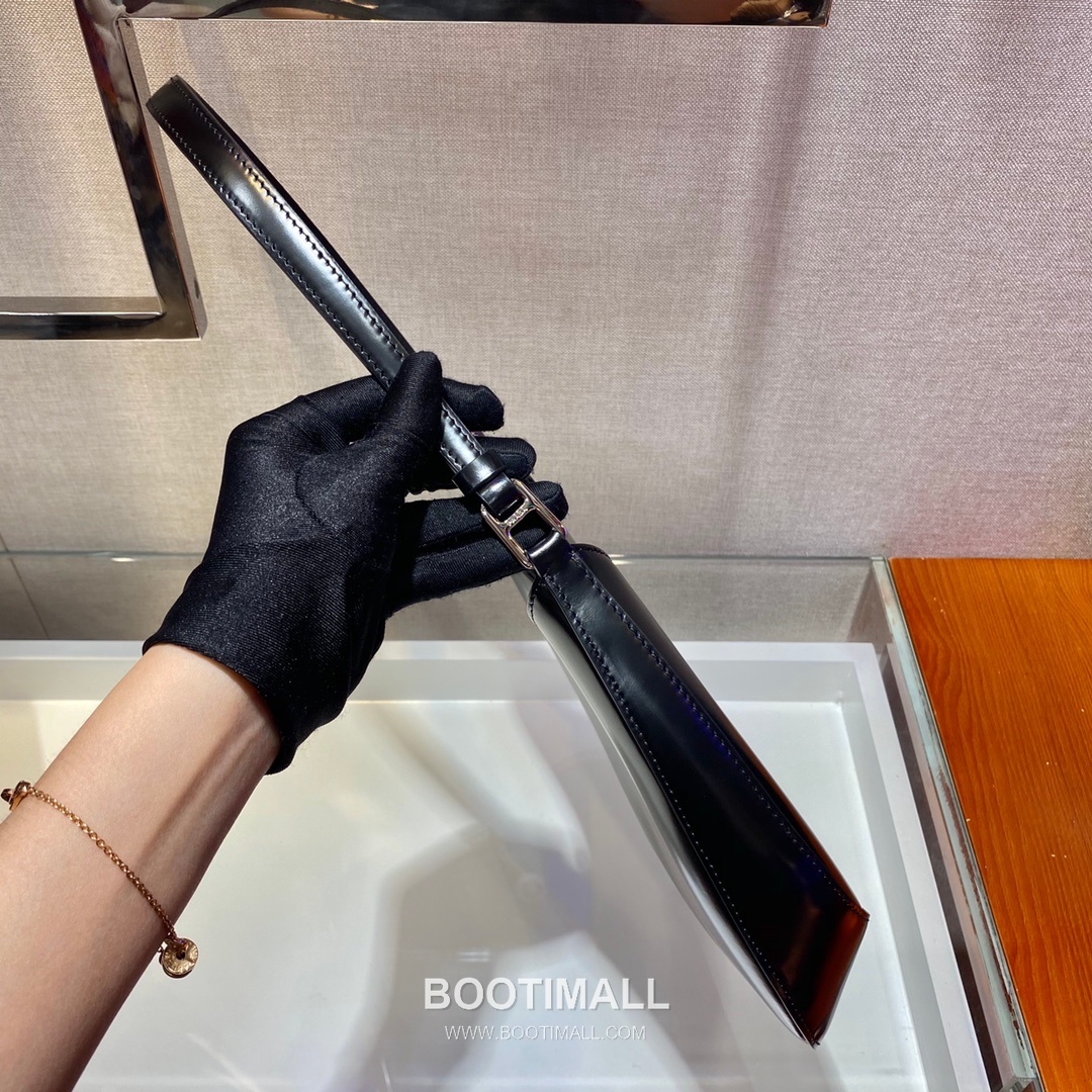 Prada Smooth Calfskin Shoulder Bag with Vintage Curved Shape and Zip Detail 프라다 스무스 카프스킨 빈티지커브 지퍼 숄더백 1BC499 26.5cm 6