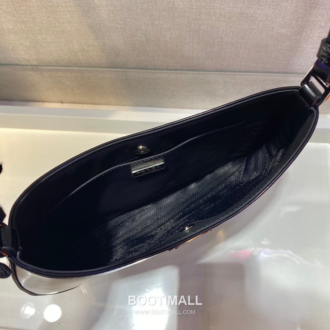 Prada Smooth Calfskin Shoulder Bag with Vintage Curved Shape and Zip Detail 프라다 스무스 카프스킨 빈티지커브 지퍼 숄더백 1BC499 26.5cm 7