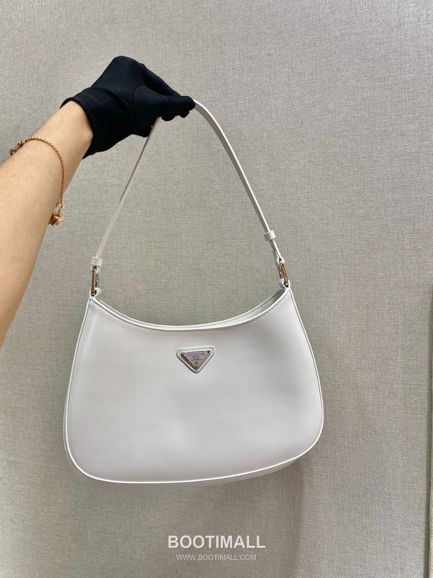 Prada Smooth Calfskin Shoulder Bag with Vintage Curved Shape and Zip Detail 프라다 스무스 카프스킨 빈티지커브 지퍼 숄더백 1BC499 26.5cm 1