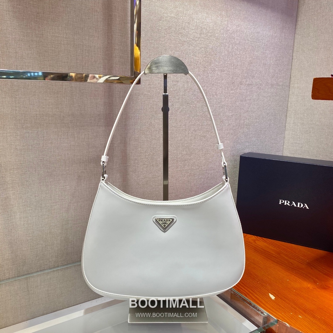 Prada Smooth Calfskin Shoulder Bag with Vintage Curved Shape and Zip Detail 프라다 스무스 카프스킨 빈티지커브 지퍼 숄더백 1BC499 26.5cm 2