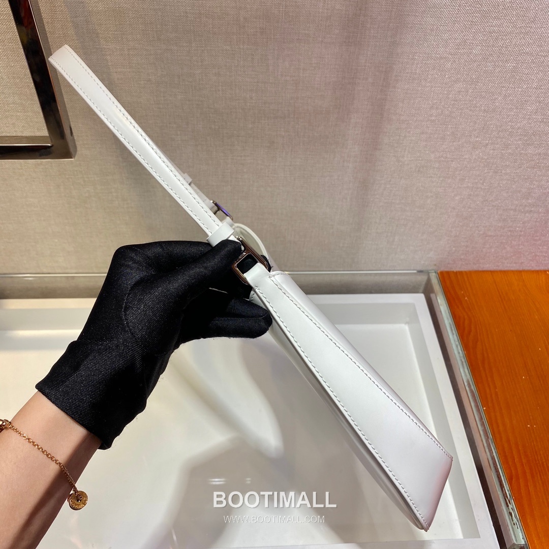 Prada Smooth Calfskin Shoulder Bag with Vintage Curved Shape and Zip Detail 프라다 스무스 카프스킨 빈티지커브 지퍼 숄더백 1BC499 26.5cm 6