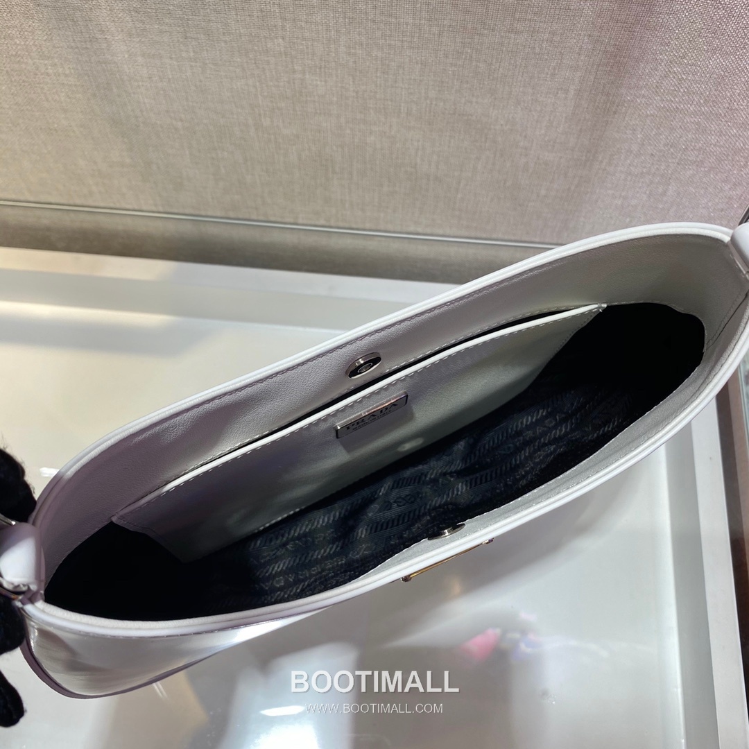 Prada Smooth Calfskin Shoulder Bag with Vintage Curved Shape and Zip Detail 프라다 스무스 카프스킨 빈티지커브 지퍼 숄더백 1BC499 26.5cm 8