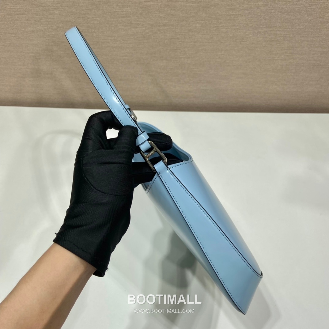 Prada Smooth Calfskin Shoulder Bag with Vintage Curved Shape and Zip Detail 프라다 스무스 카프스킨 빈티지커브 지퍼 숄더백 1BC499 26.5cm 6