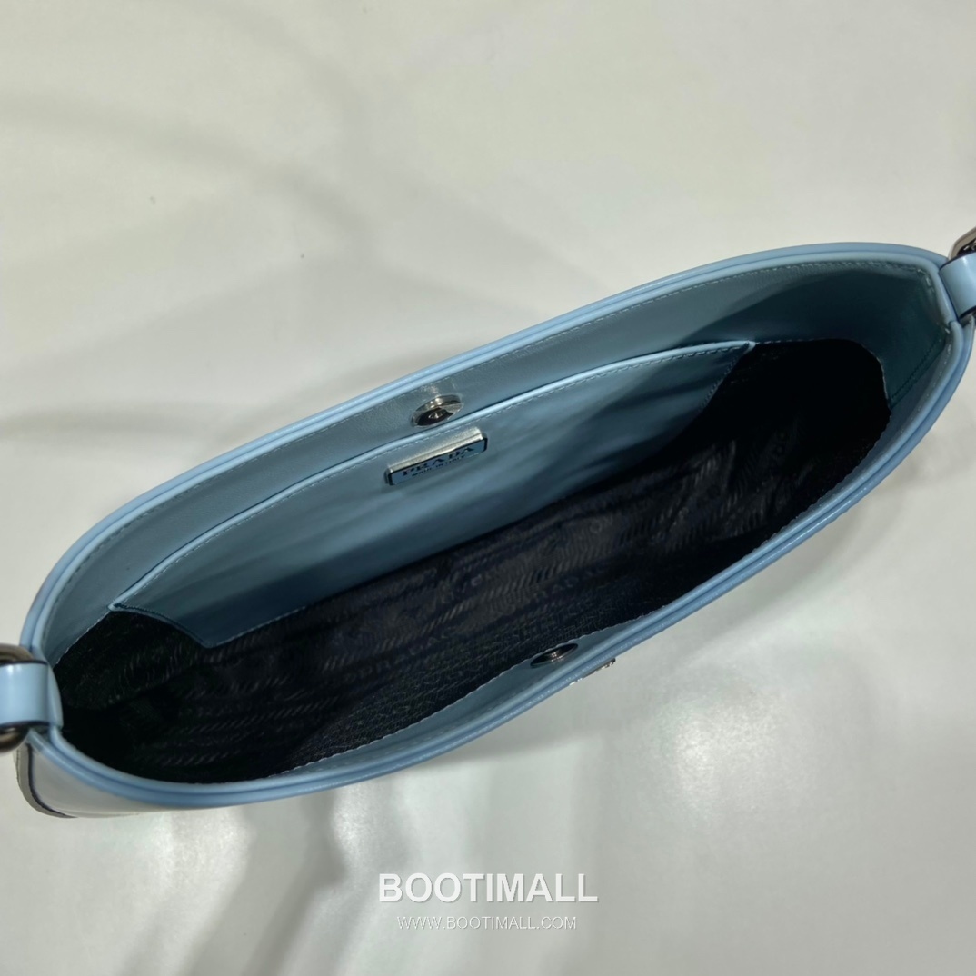 Prada Smooth Calfskin Shoulder Bag with Vintage Curved Shape and Zip Detail 프라다 스무스 카프스킨 빈티지커브 지퍼 숄더백 1BC499 26.5cm 7