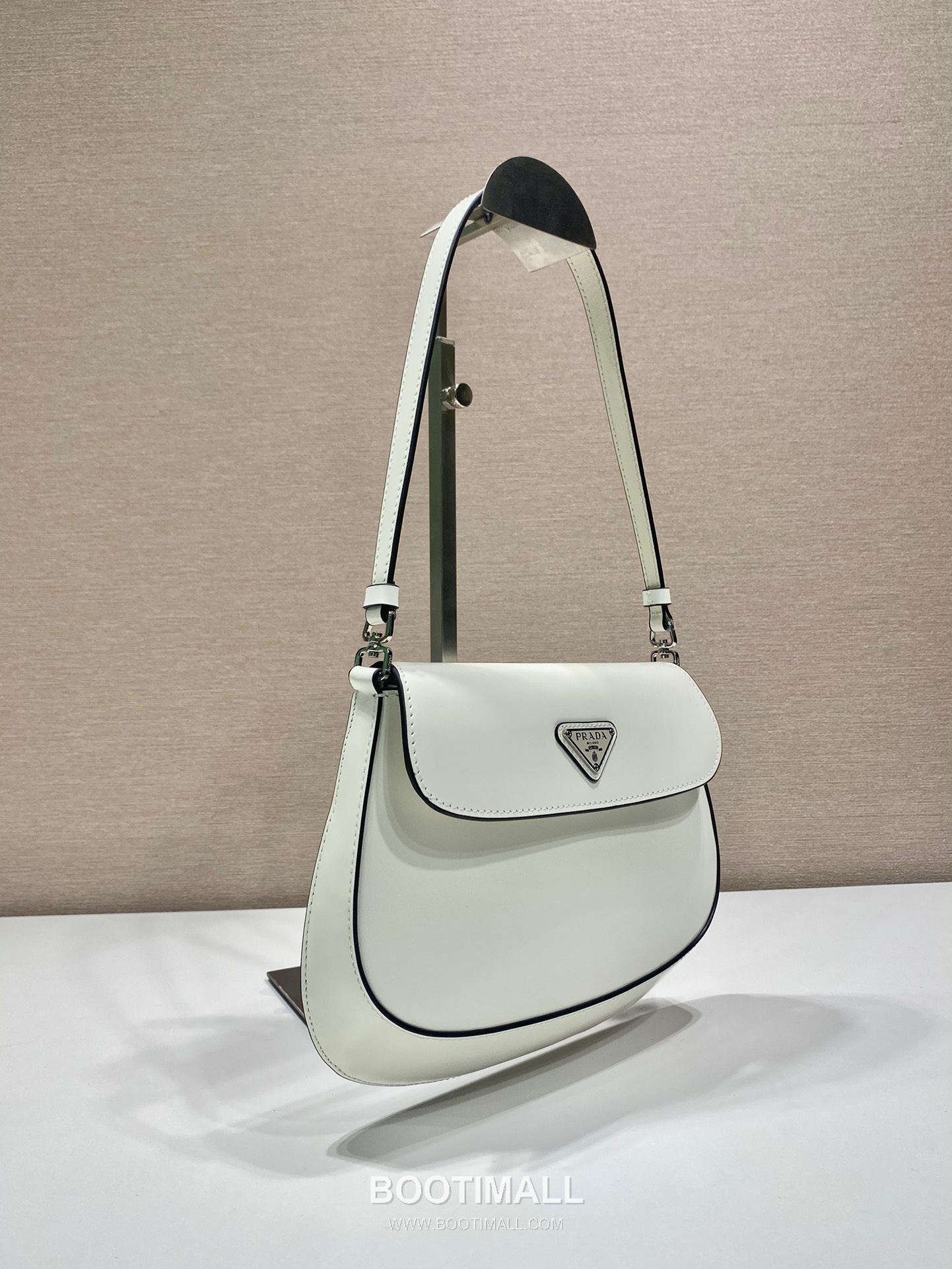 Prada Smooth Calfskin Flap Shoulder Bag with Vintage Curved Shape Detail 프라다 스무스 카프스킨 플랩 빈티지커브 숄더백 1BD311 23cm 2