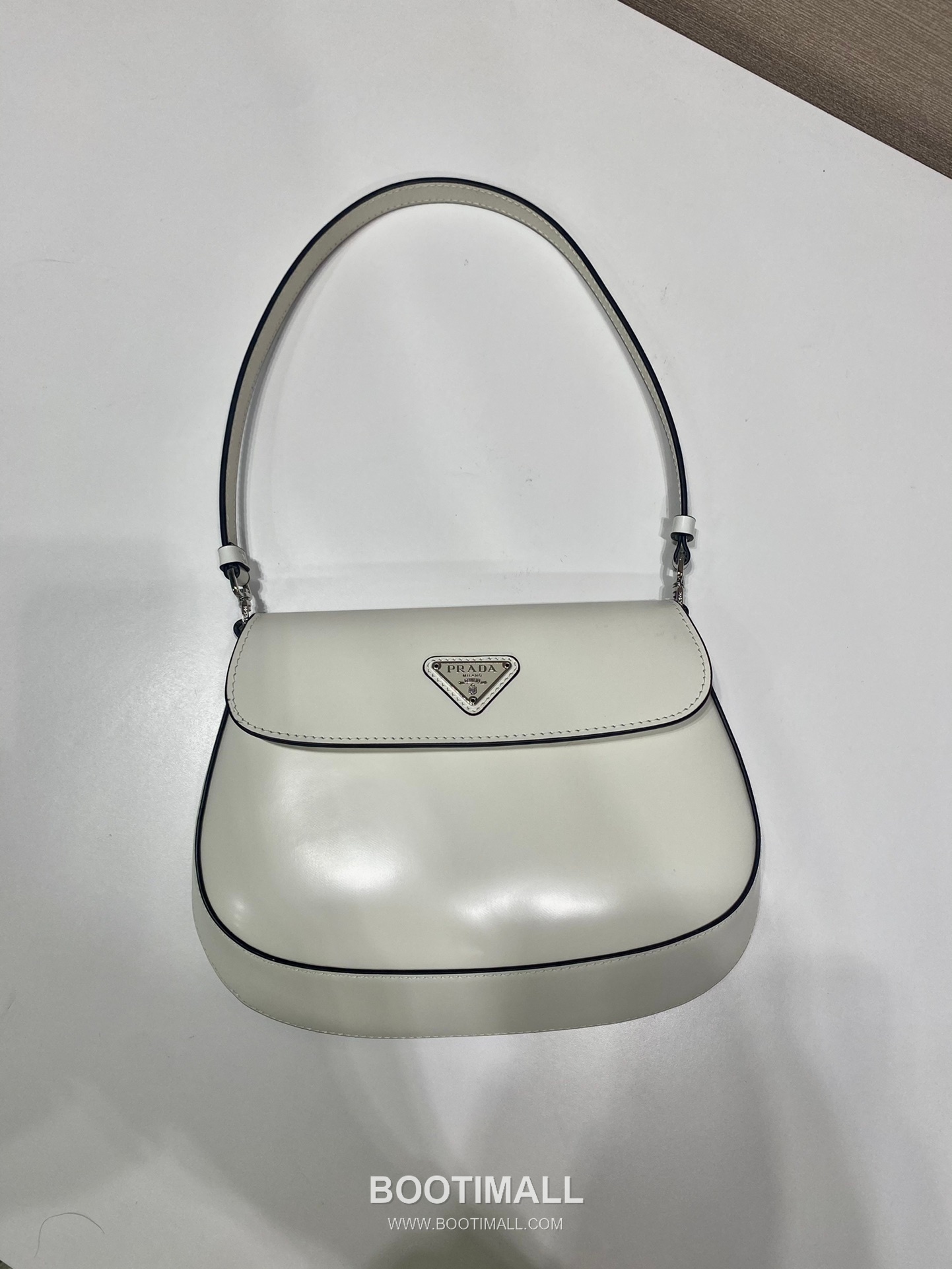 Prada Smooth Calfskin Flap Shoulder Bag with Vintage Curved Shape Detail 프라다 스무스 카프스킨 플랩 빈티지커브 숄더백 1BD311 23cm 3