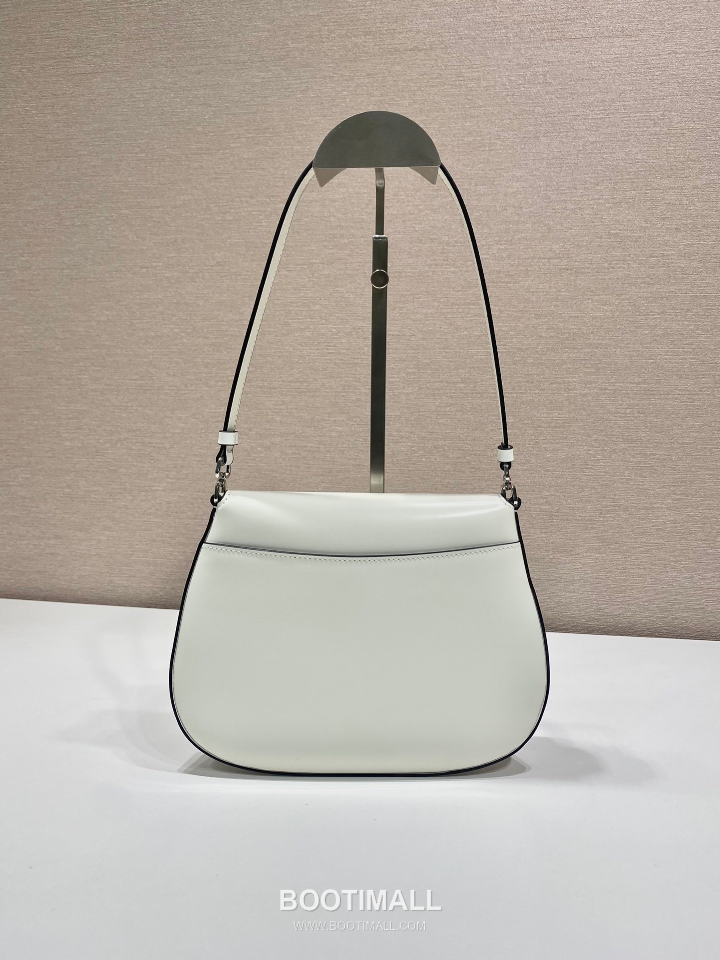 Prada Smooth Calfskin Flap Shoulder Bag with Vintage Curved Shape Detail 프라다 스무스 카프스킨 플랩 빈티지커브 숄더백 1BD311 23cm 4