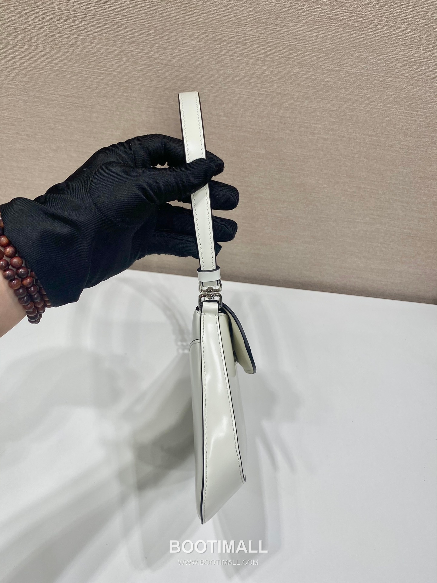 Prada Smooth Calfskin Flap Shoulder Bag with Vintage Curved Shape Detail 프라다 스무스 카프스킨 플랩 빈티지커브 숄더백 1BD311 23cm 7