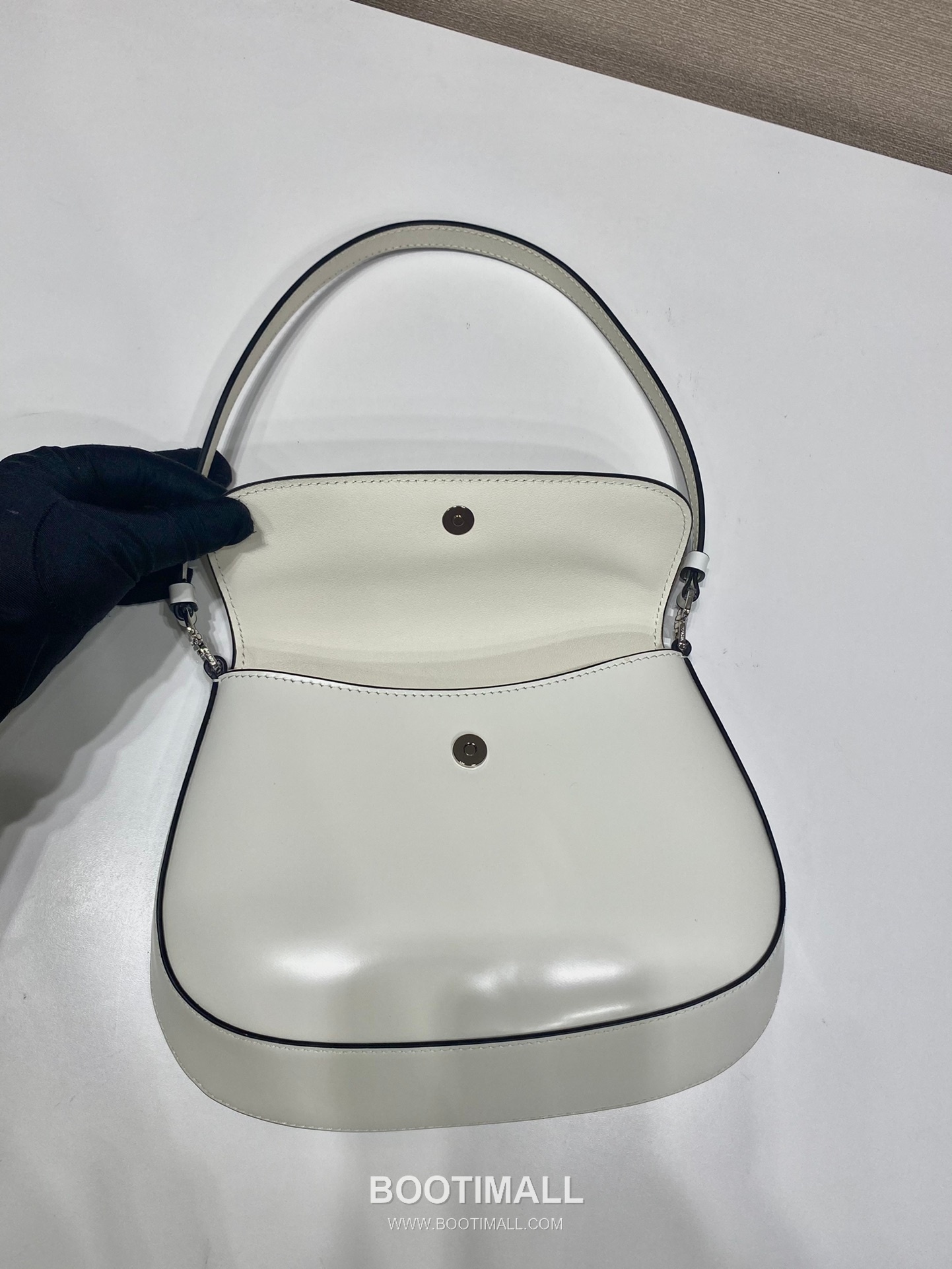 Prada Smooth Calfskin Flap Shoulder Bag with Vintage Curved Shape Detail 프라다 스무스 카프스킨 플랩 빈티지커브 숄더백 1BD311 23cm 8