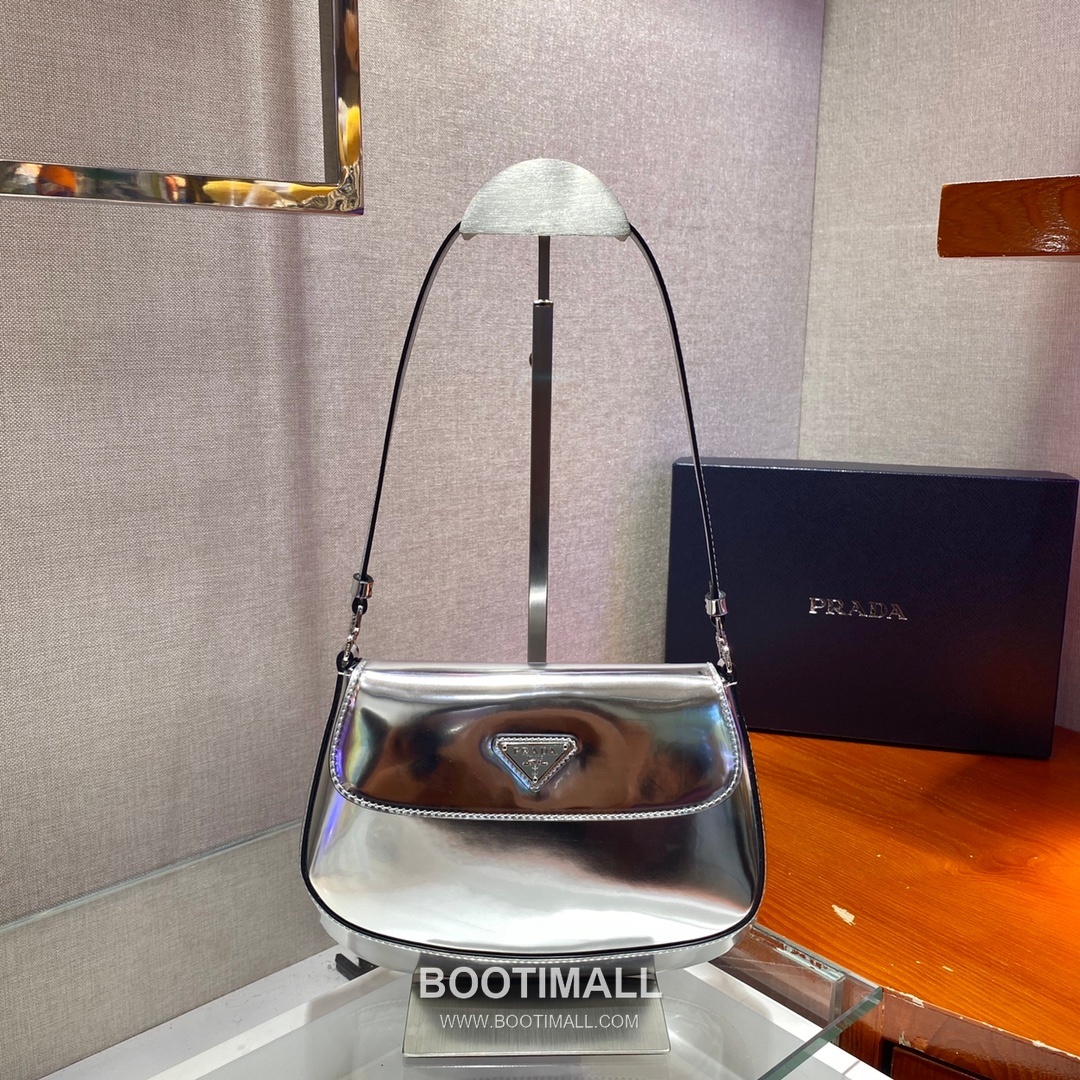 Prada Smooth Calfskin Flap Shoulder Bag with Vintage Curved Shape Detail 프라다 스무스 카프스킨 플랩 빈티지커브 숄더백 1BD311 23cm 2