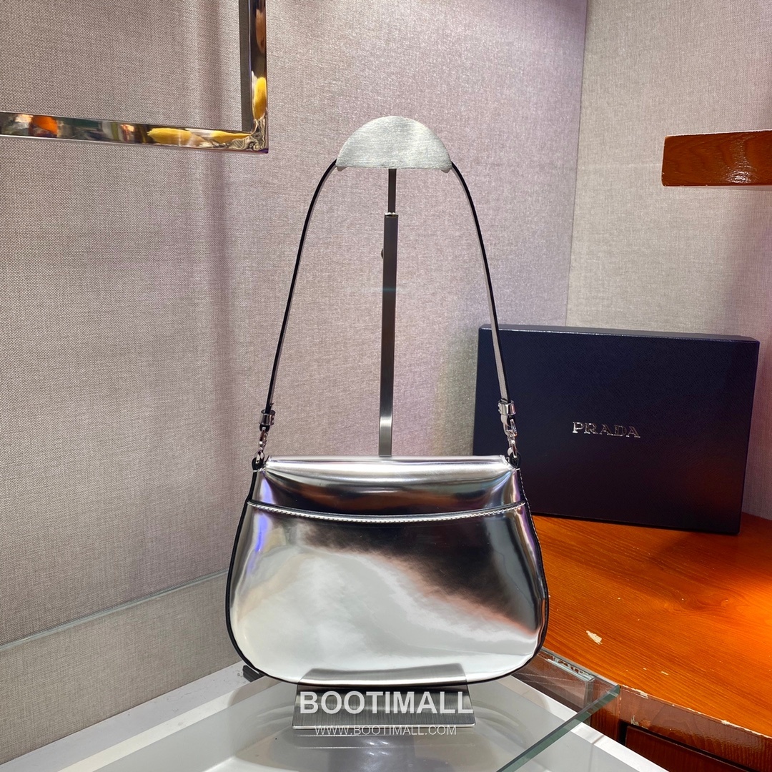 Prada Smooth Calfskin Flap Shoulder Bag with Vintage Curved Shape Detail 프라다 스무스 카프스킨 플랩 빈티지커브 숄더백 1BD311 23cm 4