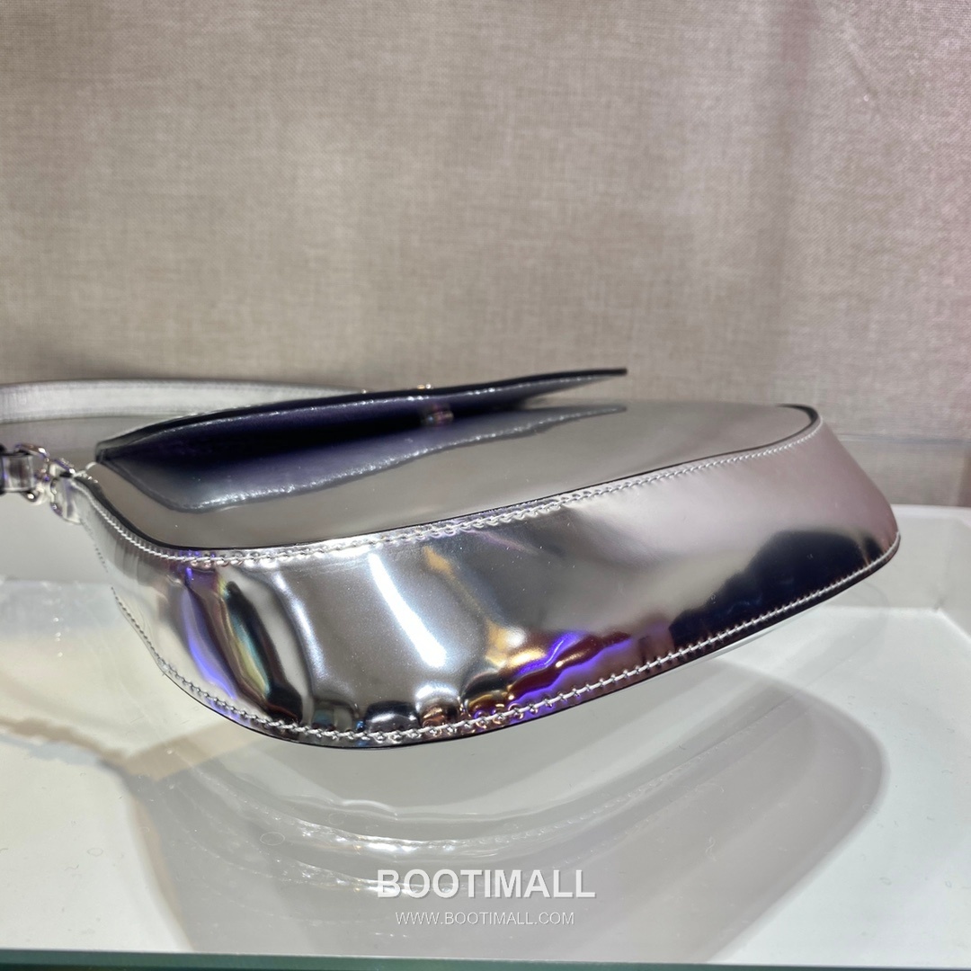 Prada Smooth Calfskin Flap Shoulder Bag with Vintage Curved Shape Detail 프라다 스무스 카프스킨 플랩 빈티지커브 숄더백 1BD311 23cm 6