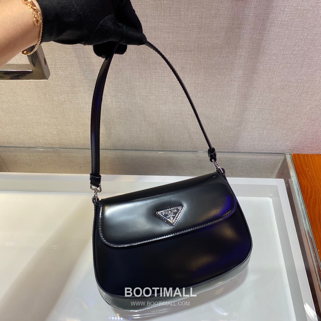 Prada Smooth Calfskin Flap Shoulder Bag with Vintage Curved Shape Detail 프라다 스무스 카프스킨 플랩 빈티지커브 숄더백 1BD311 23cm 3