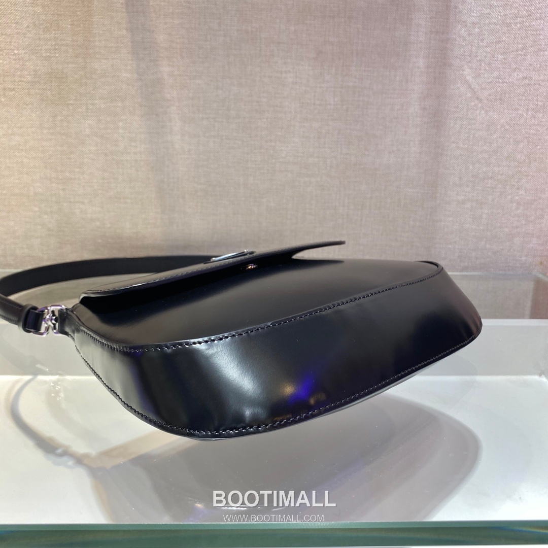 Prada Smooth Calfskin Flap Shoulder Bag with Vintage Curved Shape Detail 프라다 스무스 카프스킨 플랩 빈티지커브 숄더백 1BD311 23cm 6