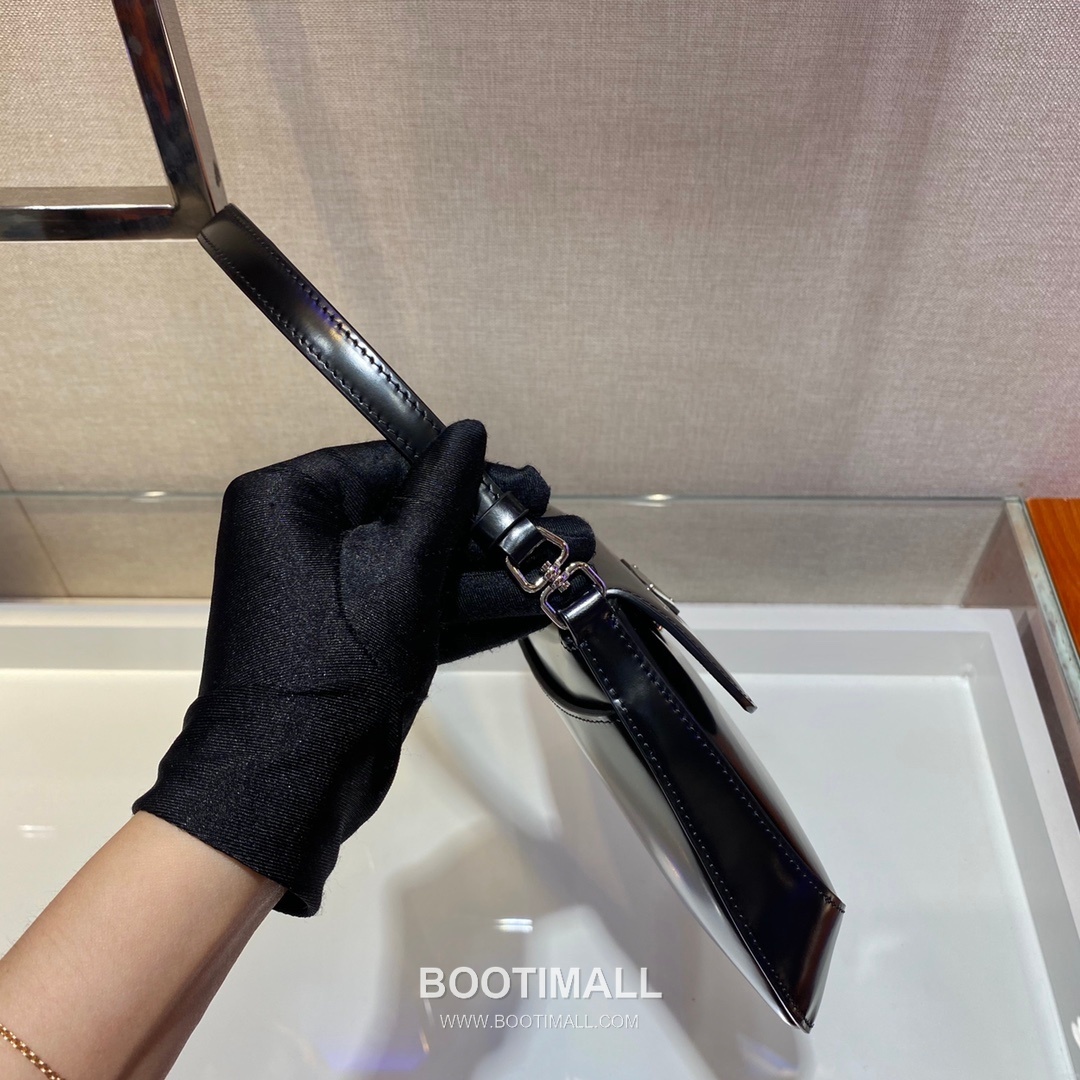 Prada Smooth Calfskin Flap Shoulder Bag with Vintage Curved Shape Detail 프라다 스무스 카프스킨 플랩 빈티지커브 숄더백 1BD311 23cm 7