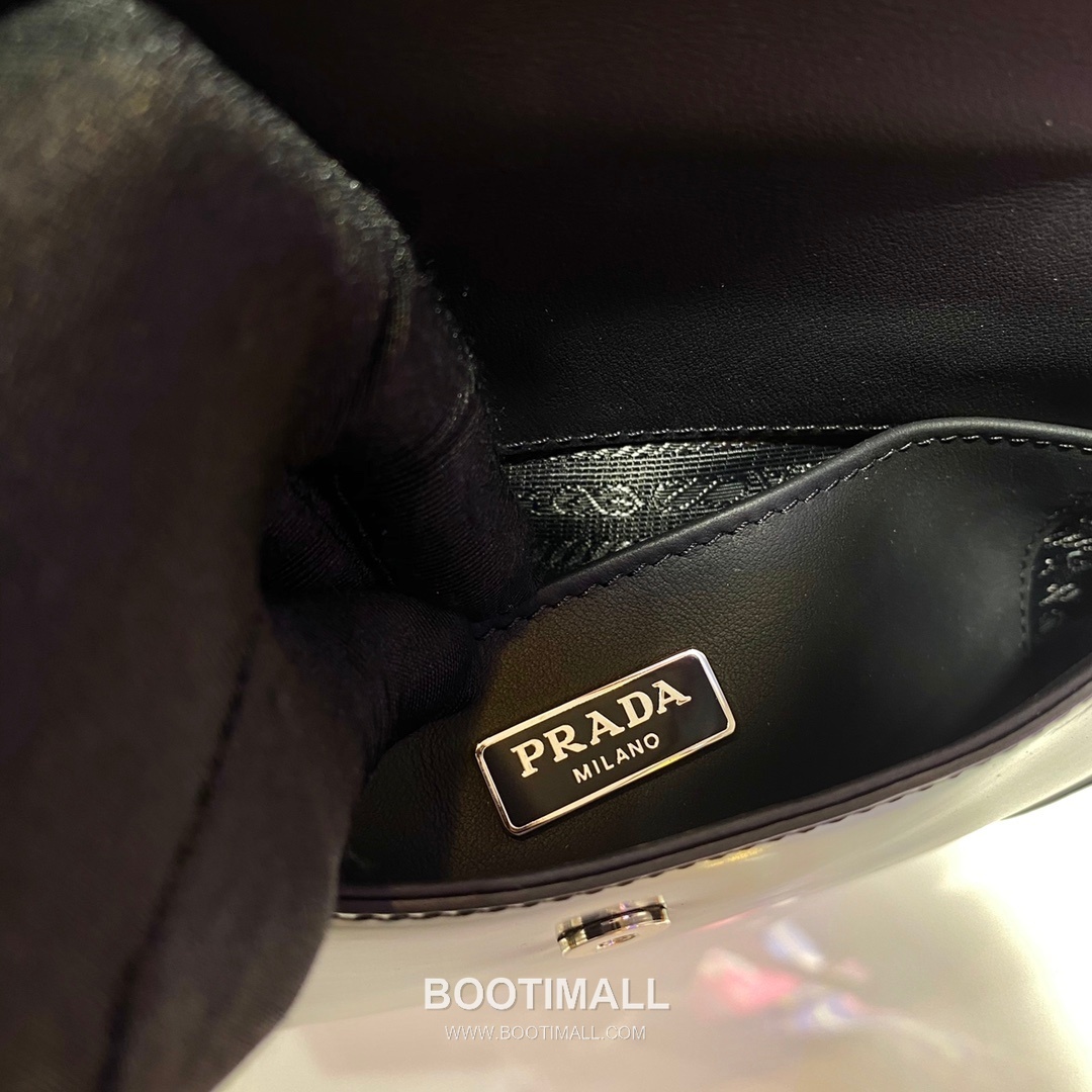 Prada Smooth Calfskin Flap Shoulder Bag with Vintage Curved Shape Detail 프라다 스무스 카프스킨 플랩 빈티지커브 숄더백 1BD311 23cm 9