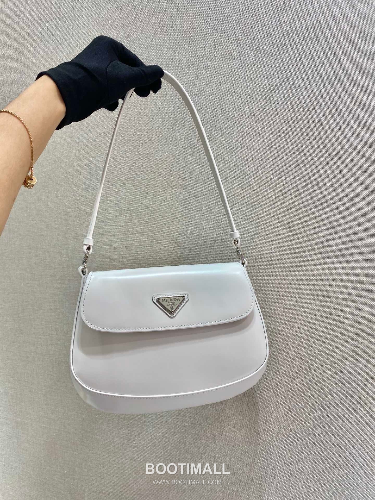 Prada Smooth Calfskin Flap Shoulder Bag with Vintage Curved Shape Detail 프라다 스무스 카프스킨 플랩 빈티지커브 숄더백 1BD311 23cm 1