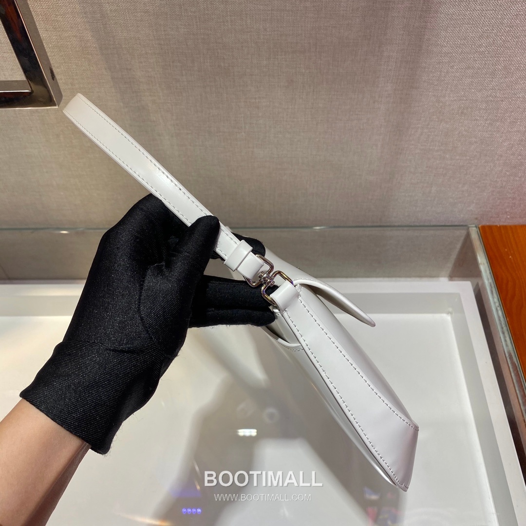 Prada Smooth Calfskin Flap Shoulder Bag with Vintage Curved Shape Detail 프라다 스무스 카프스킨 플랩 빈티지커브 숄더백 1BD311 23cm 6