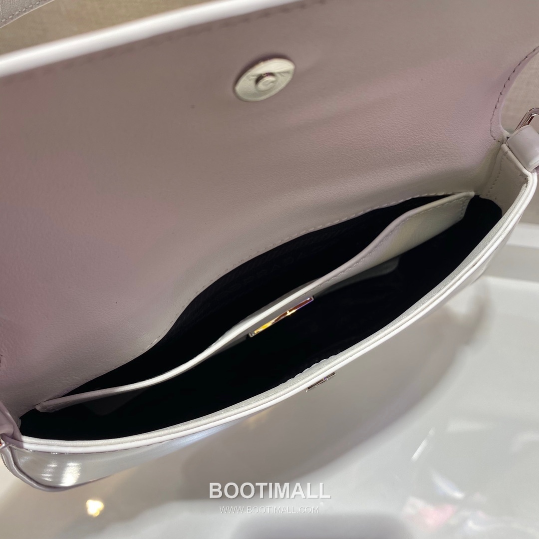 Prada Smooth Calfskin Flap Shoulder Bag with Vintage Curved Shape Detail 프라다 스무스 카프스킨 플랩 빈티지커브 숄더백 1BD311 23cm 8