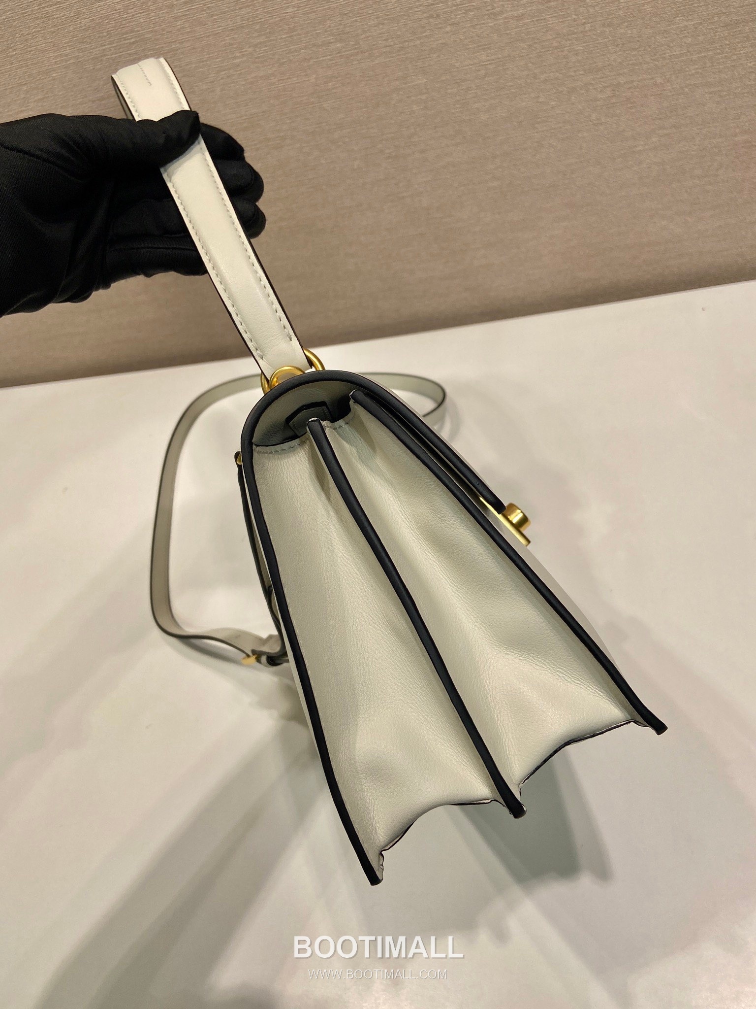 Prada Soft Sound Calfskin Tote Bag with Dual Compartment and Detachable Strap Detail 프라다 소프트사운드 카프스킨 더블컴파트먼트 탈부착스트랩 토트백 1BN023 28cm 5