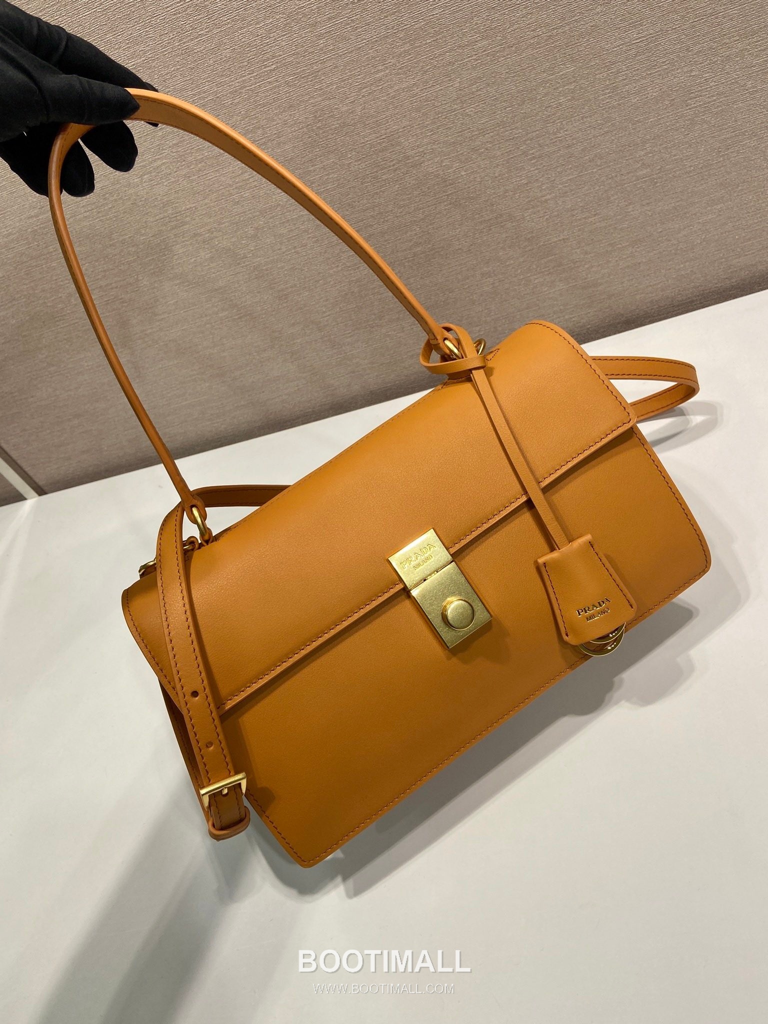 Prada Soft Sound Calfskin Tote Bag with Dual Compartment and Detachable Strap Detail 프라다 소프트사운드 카프스킨 더블컴파트먼트 탈부착스트랩 토트백 1BN023 28cm 2