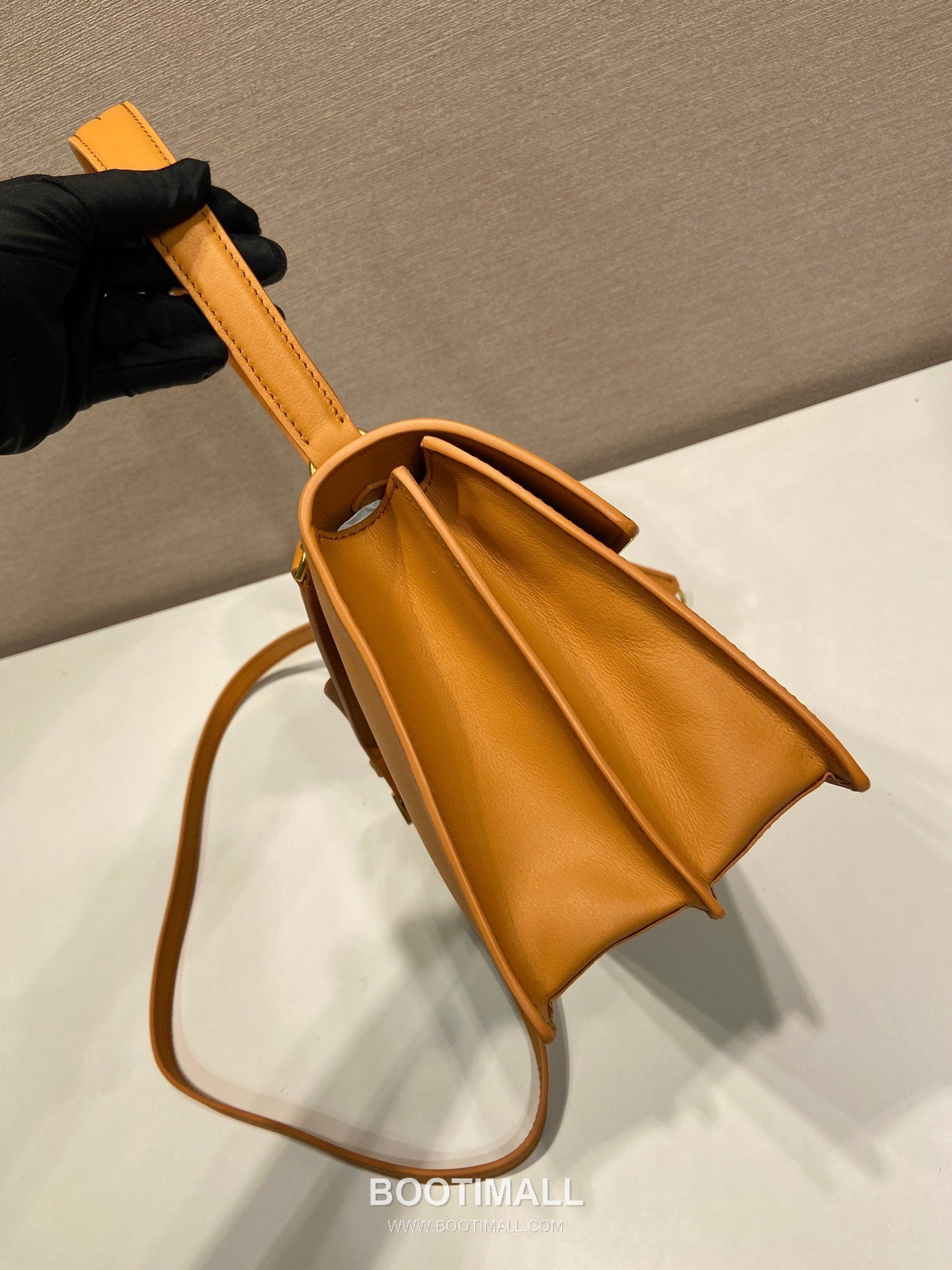 Prada Soft Sound Calfskin Tote Bag with Dual Compartment and Detachable Strap Detail 프라다 소프트사운드 카프스킨 더블컴파트먼트 탈부착스트랩 토트백 1BN023 28cm 5