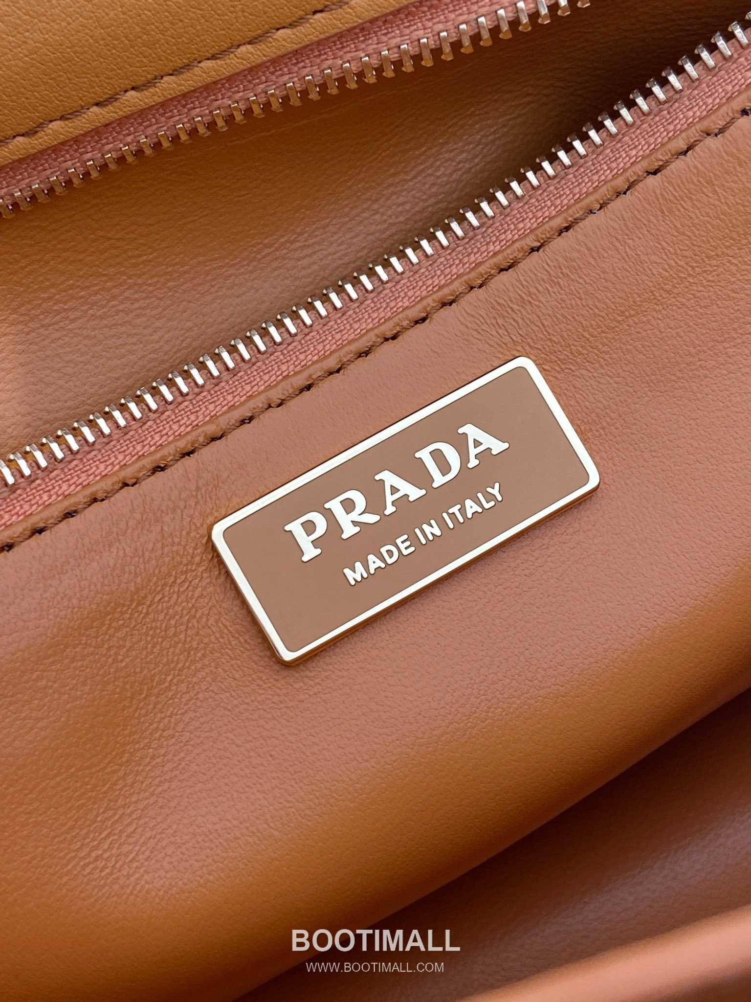 Prada Soft Sound Calfskin Tote Bag with Dual Compartment and Detachable Strap Detail 프라다 소프트사운드 카프스킨 더블컴파트먼트 탈부착스트랩 토트백 1BN023 28cm 9