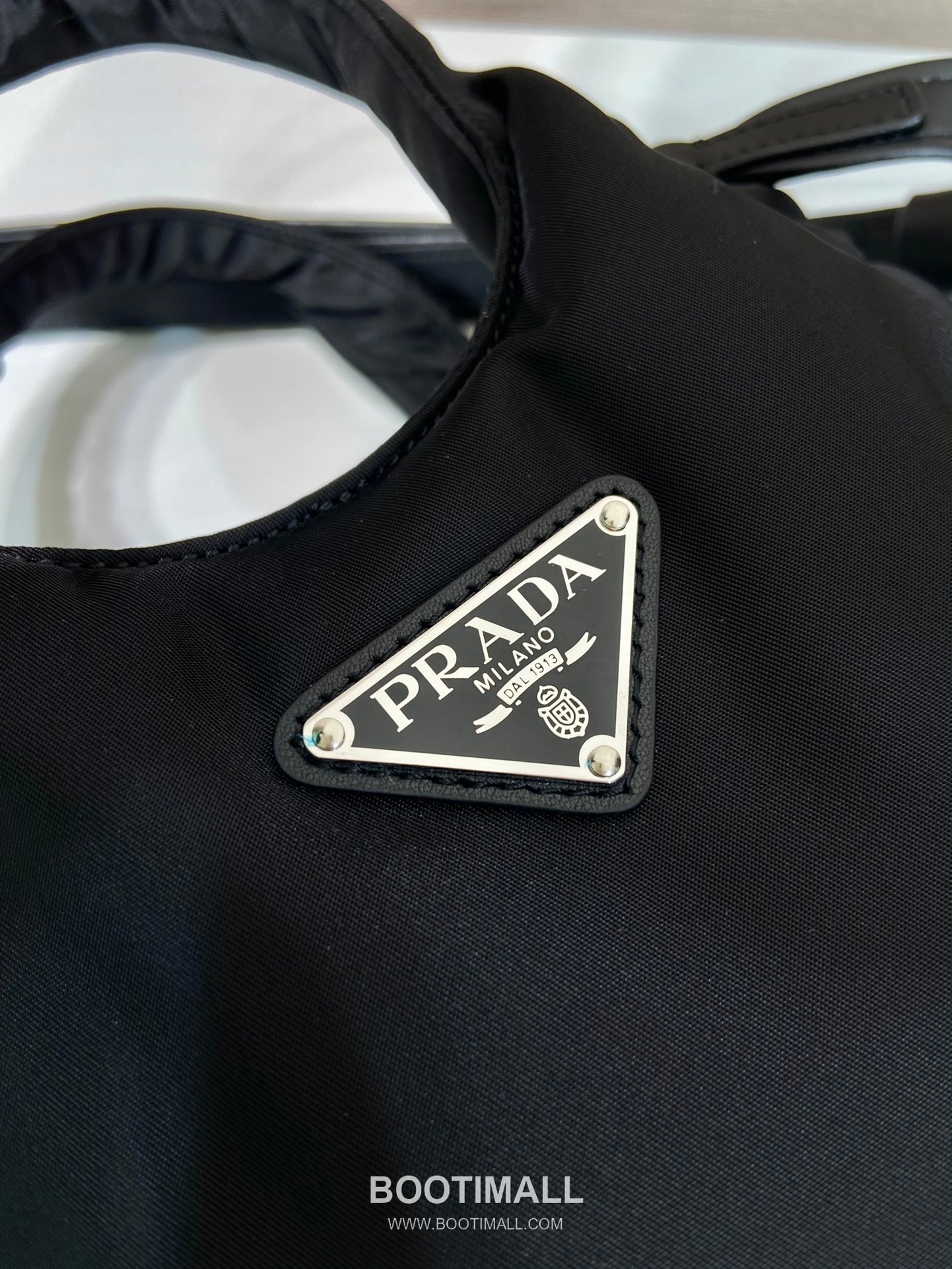 Prada Nylon Mini Tote Bag with Dual Handle and Magnetic Closure Detail 프라다 나일론 더블핸들 마그네틱 미니 토트백 1BA359 19cm 5