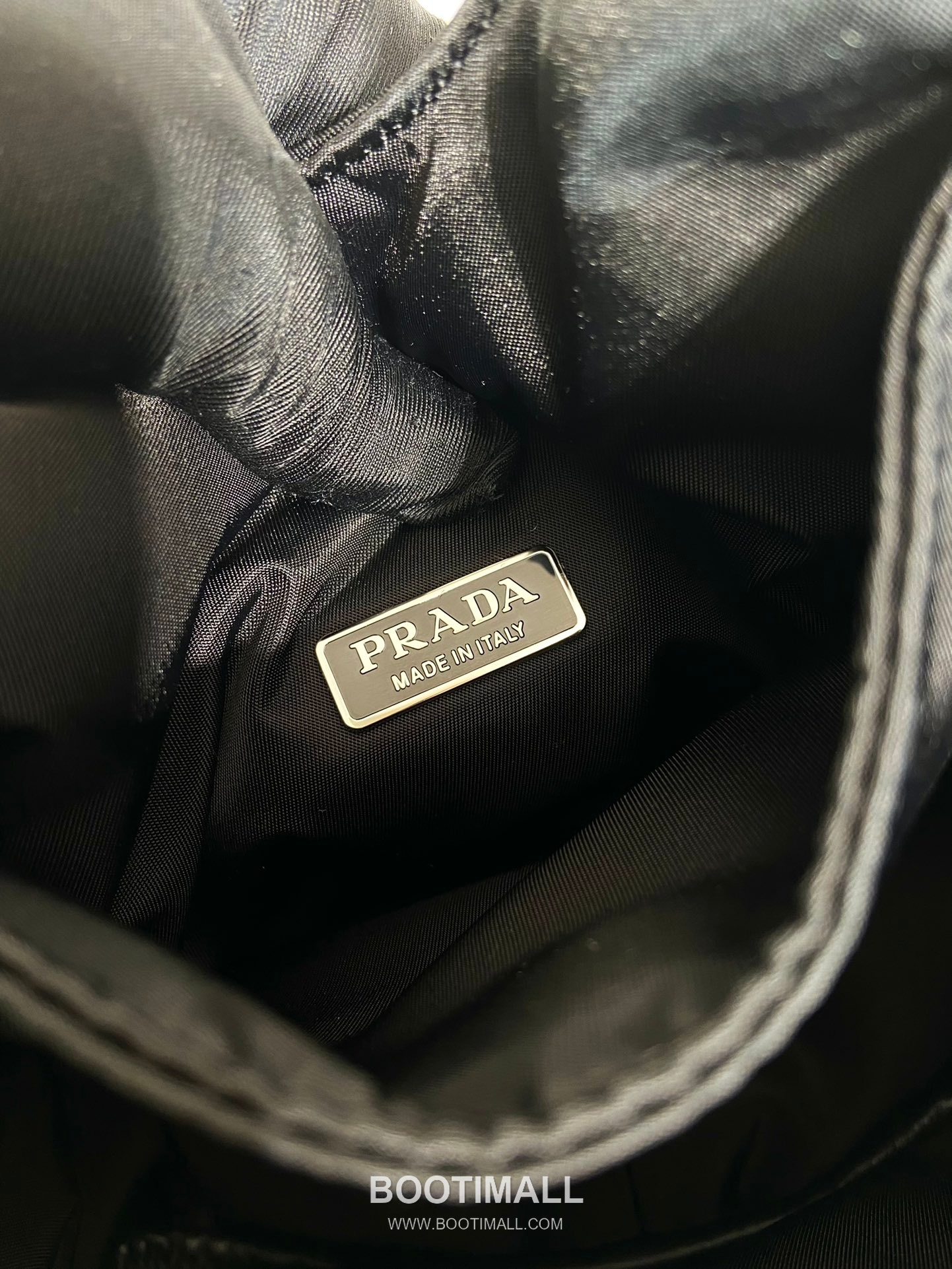 Prada Nylon Mini Tote Bag with Dual Handle and Magnetic Closure Detail 프라다 나일론 더블핸들 마그네틱 미니 토트백 1BA359 19cm 9