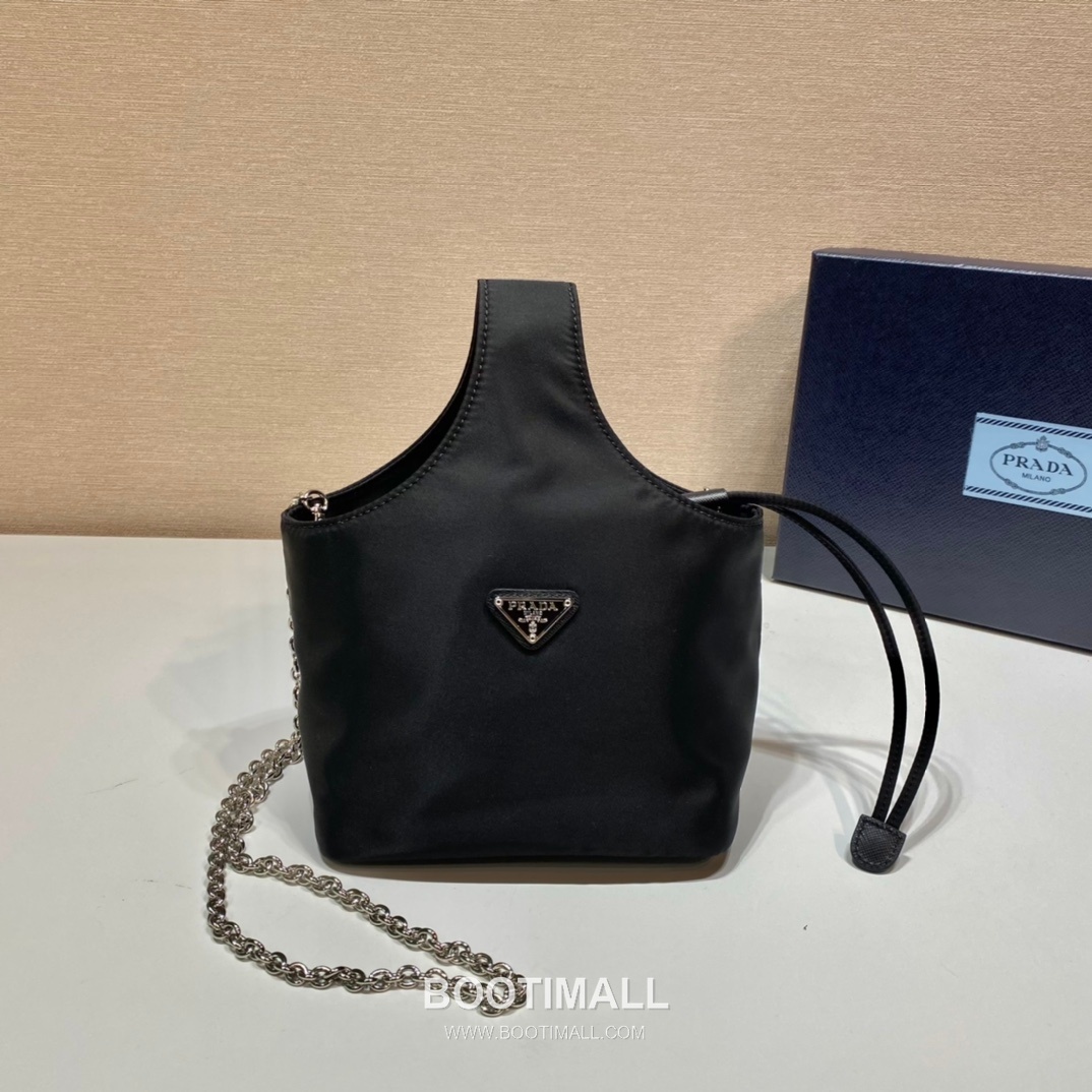 Prada Nylon Bucket Bag with Drawstring Closure and Chain Strap Detail 프라다 나일론 드로스트링 체인스트랩 버킷백 1BG036 18cm 2