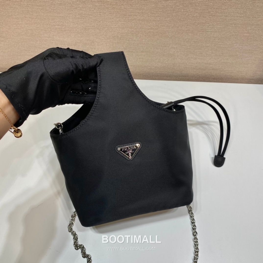 Prada Nylon Bucket Bag with Drawstring Closure and Chain Strap Detail 프라다 나일론 드로스트링 체인스트랩 버킷백 1BG036 18cm 3