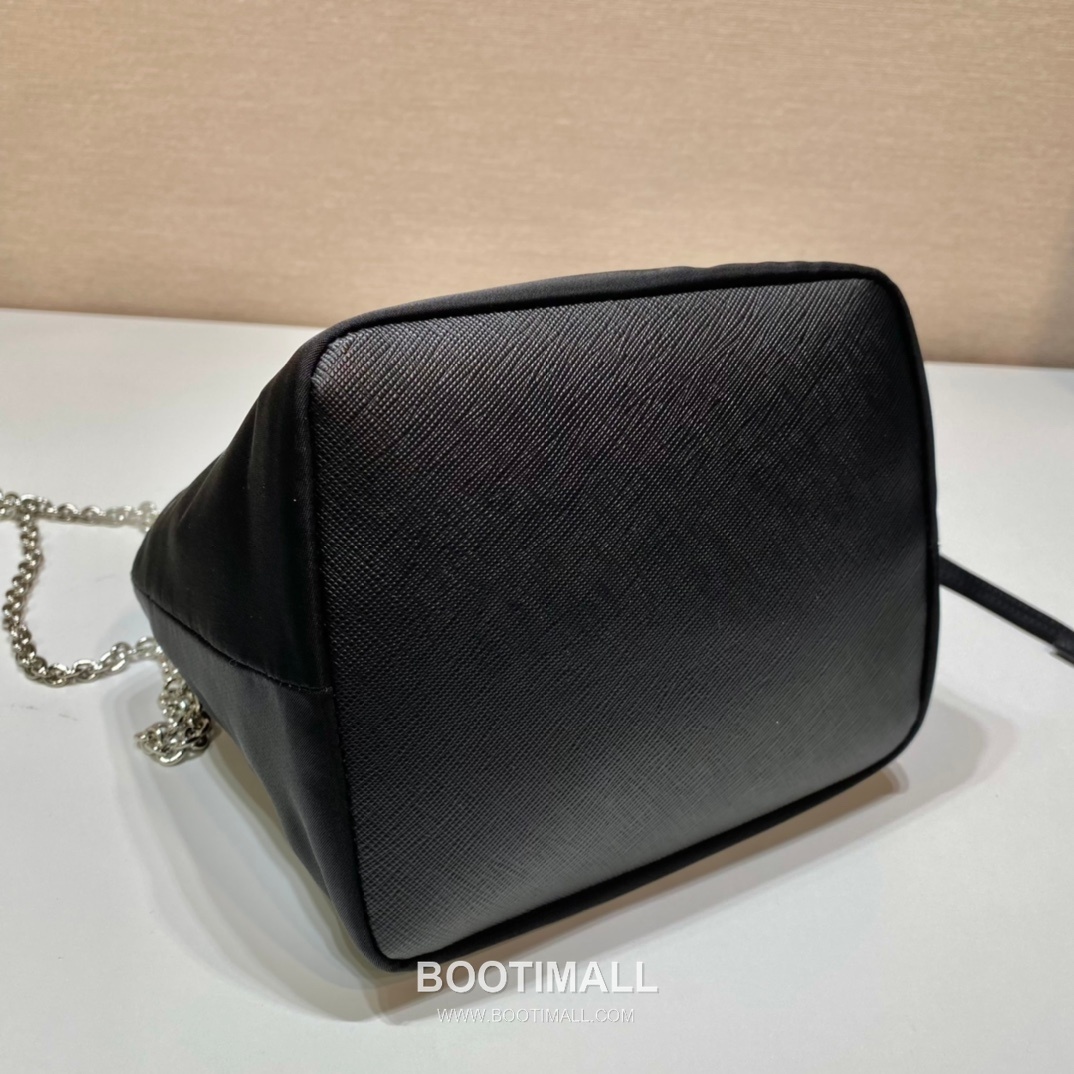 Prada Nylon Bucket Bag with Drawstring Closure and Chain Strap Detail 프라다 나일론 드로스트링 체인스트랩 버킷백 1BG036 18cm 7