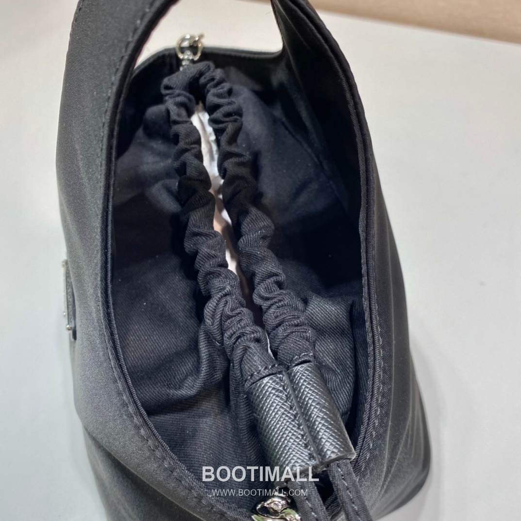 Prada Nylon Bucket Bag with Drawstring Closure and Chain Strap Detail 프라다 나일론 드로스트링 체인스트랩 버킷백 1BG036 18cm 8