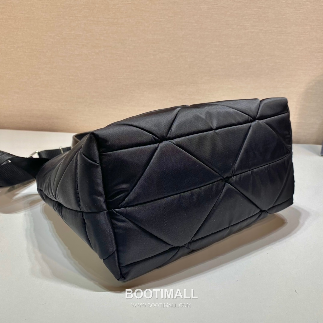 Prada System Calfskin Tote Bag with Triangle Stitching and Detachable Pouch Strap Detail 프라다 시스템 카프스킨 삼각스티치 파우치스트랩 토트백 1BG380 25cm 6