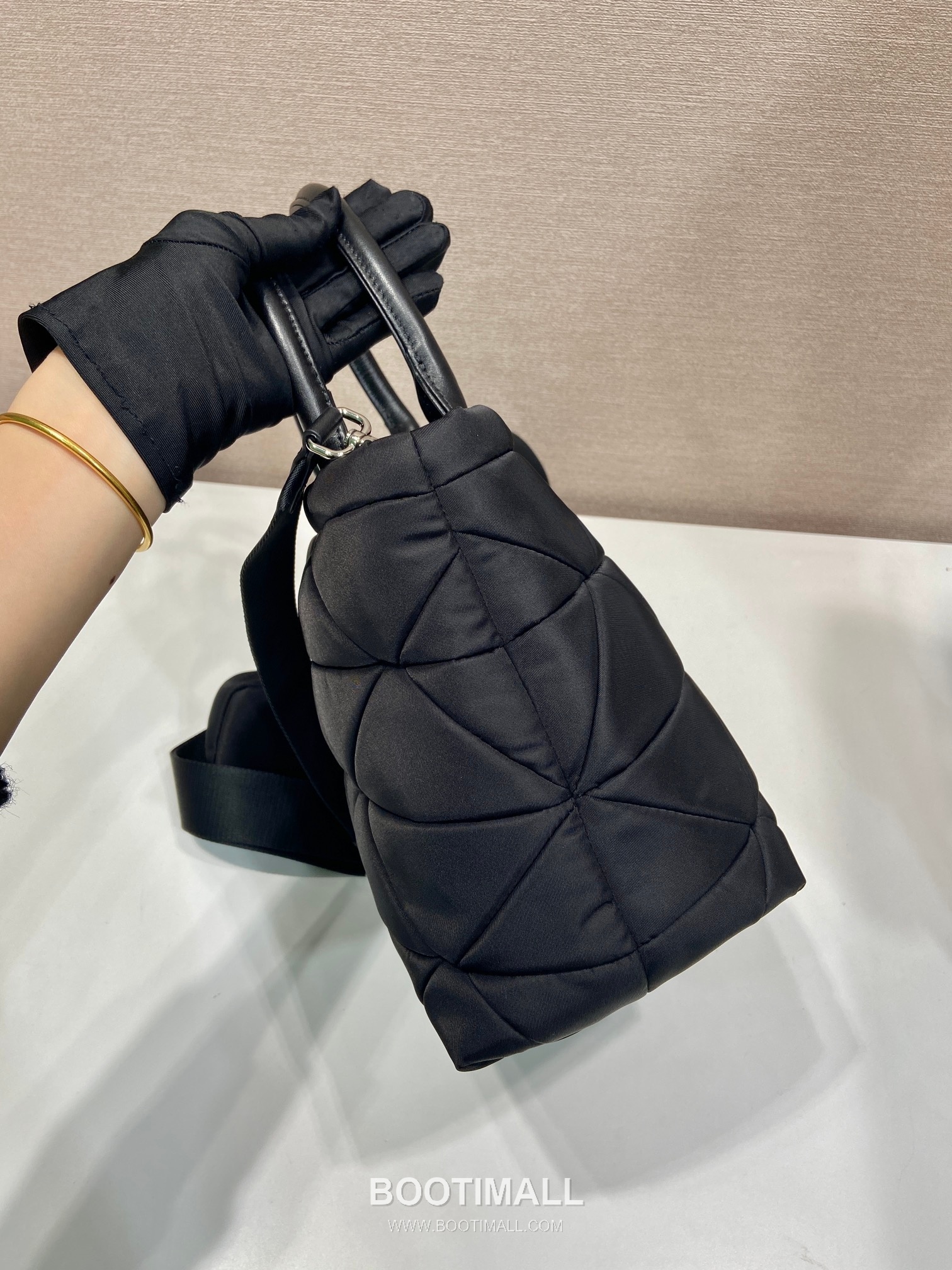 Prada System Calfskin Tote Bag with Triangle Stitching and Detachable Pouch Strap Detail 프라다 시스템 카프스킨 삼각스티치 파우치스트랩 토트백 1BG380A 25cm 6