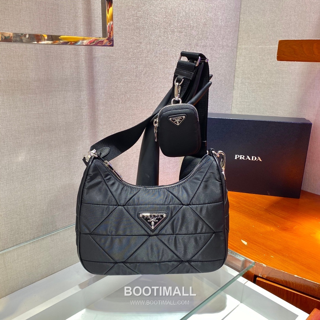 Prada Nylon Shoulder Bag with Quilted Pattern and Detachable Pouch Detail 프라다 나일론 퀼팅패턴 파우치포함 숄더백 1BC151 24cm 1
