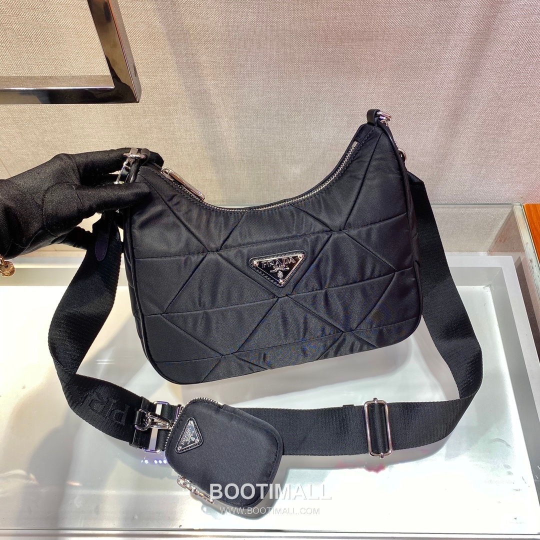 Prada Nylon Shoulder Bag with Quilted Pattern and Detachable Pouch Detail 프라다 나일론 퀼팅패턴 파우치포함 숄더백 1BC151 24cm 3