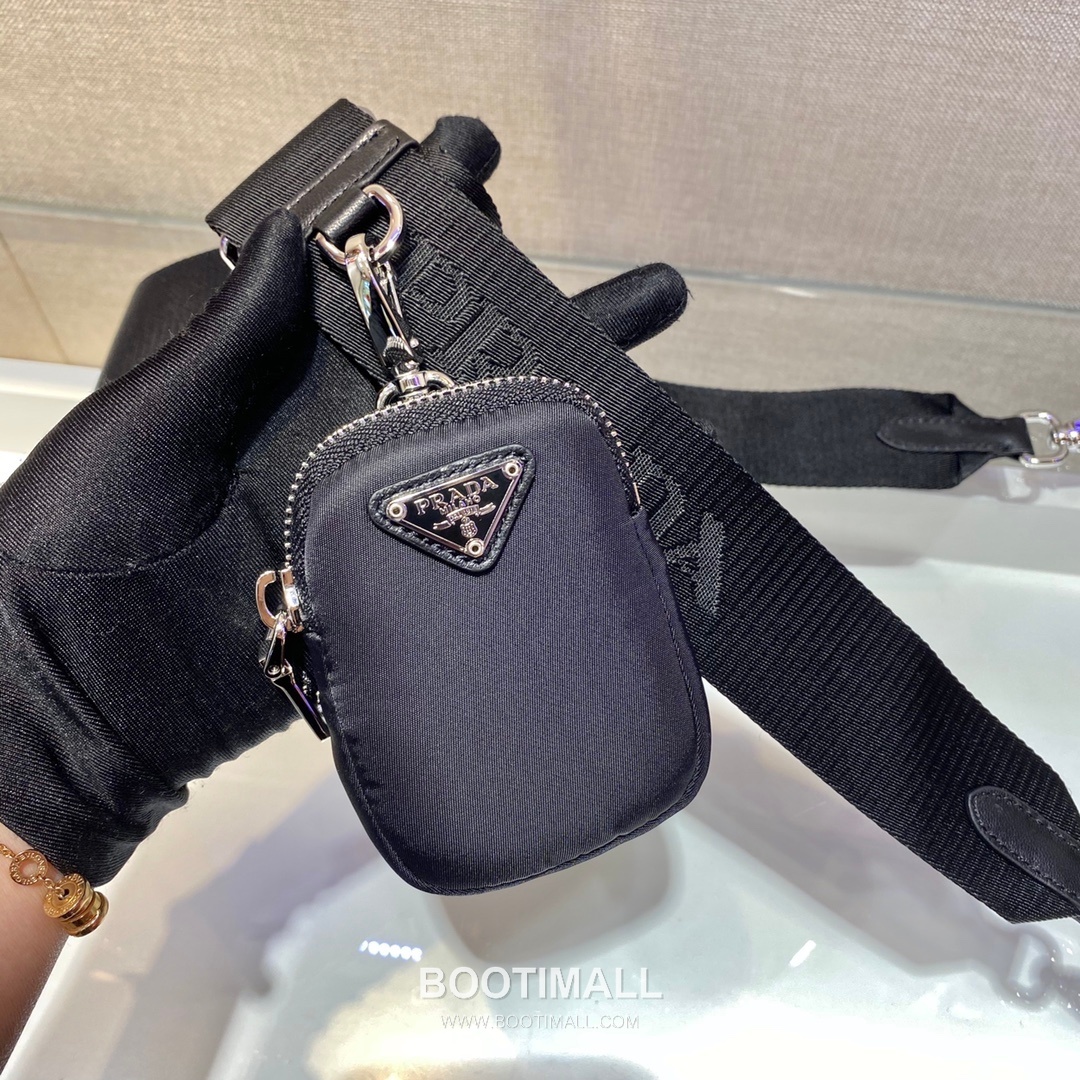 Prada Nylon Shoulder Bag with Quilted Pattern and Detachable Pouch Detail 프라다 나일론 퀼팅패턴 파우치포함 숄더백 1BC151 24cm 7