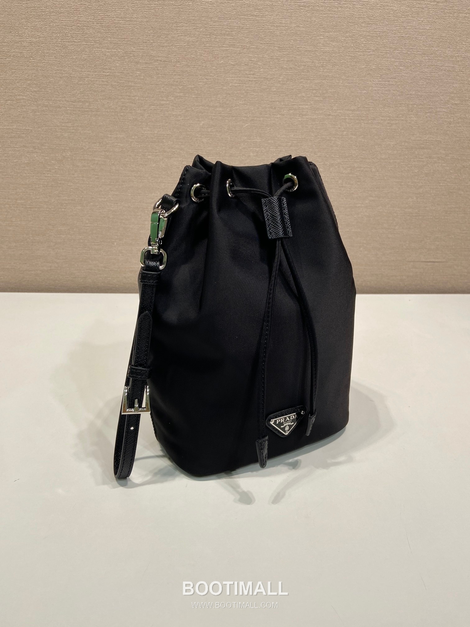 Prada Nylon Drawstring Clutch Bag with Detachable Wrist Strap and Triangle Logo Detail 프라다 나일론 드로스트링 손목스트랩 삼각로고 클러치 1N369 15.5cm 2