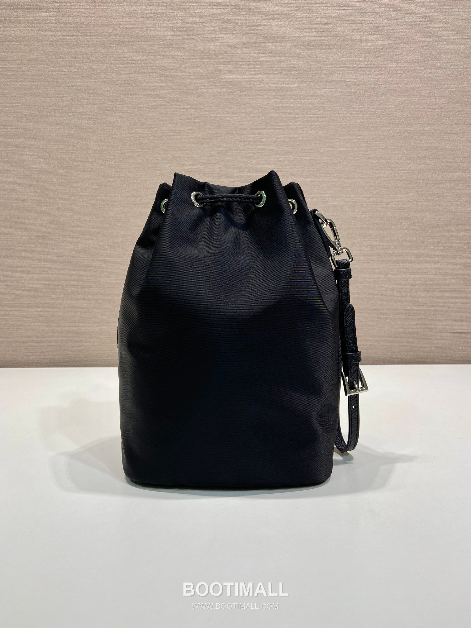 Prada Nylon Drawstring Clutch Bag with Detachable Wrist Strap and Triangle Logo Detail 프라다 나일론 드로스트링 손목스트랩 삼각로고 클러치 1N369 15.5cm 4