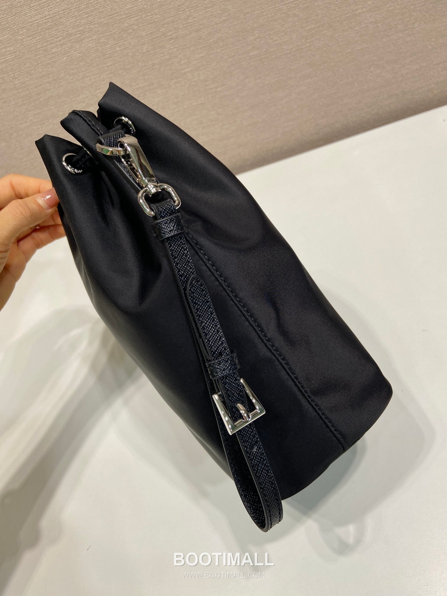 Prada Nylon Drawstring Clutch Bag with Detachable Wrist Strap and Triangle Logo Detail 프라다 나일론 드로스트링 손목스트랩 삼각로고 클러치 1N369 15.5cm 5