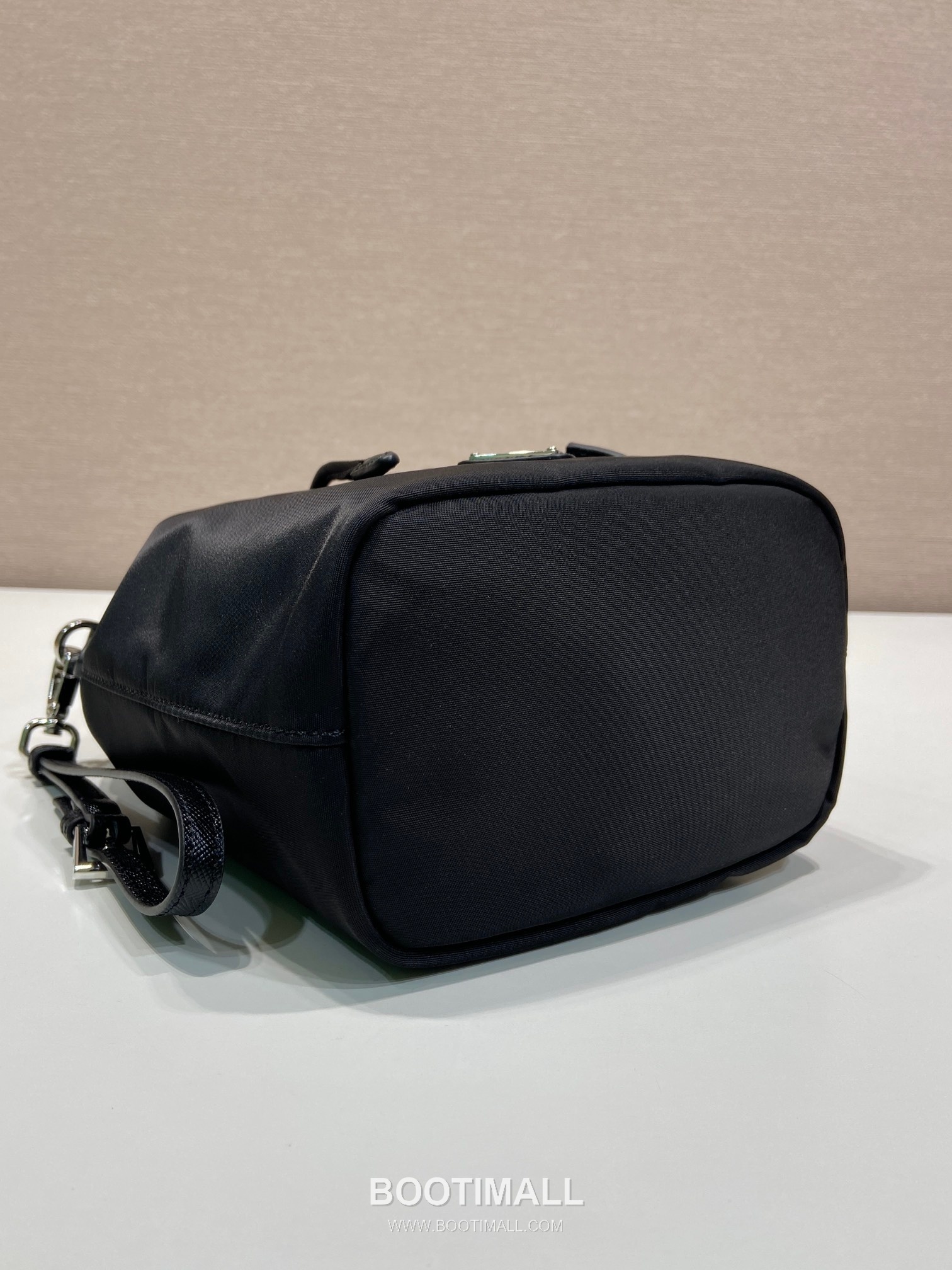 Prada Nylon Drawstring Clutch Bag with Detachable Wrist Strap and Triangle Logo Detail 프라다 나일론 드로스트링 손목스트랩 삼각로고 클러치 1N369 15.5cm 6