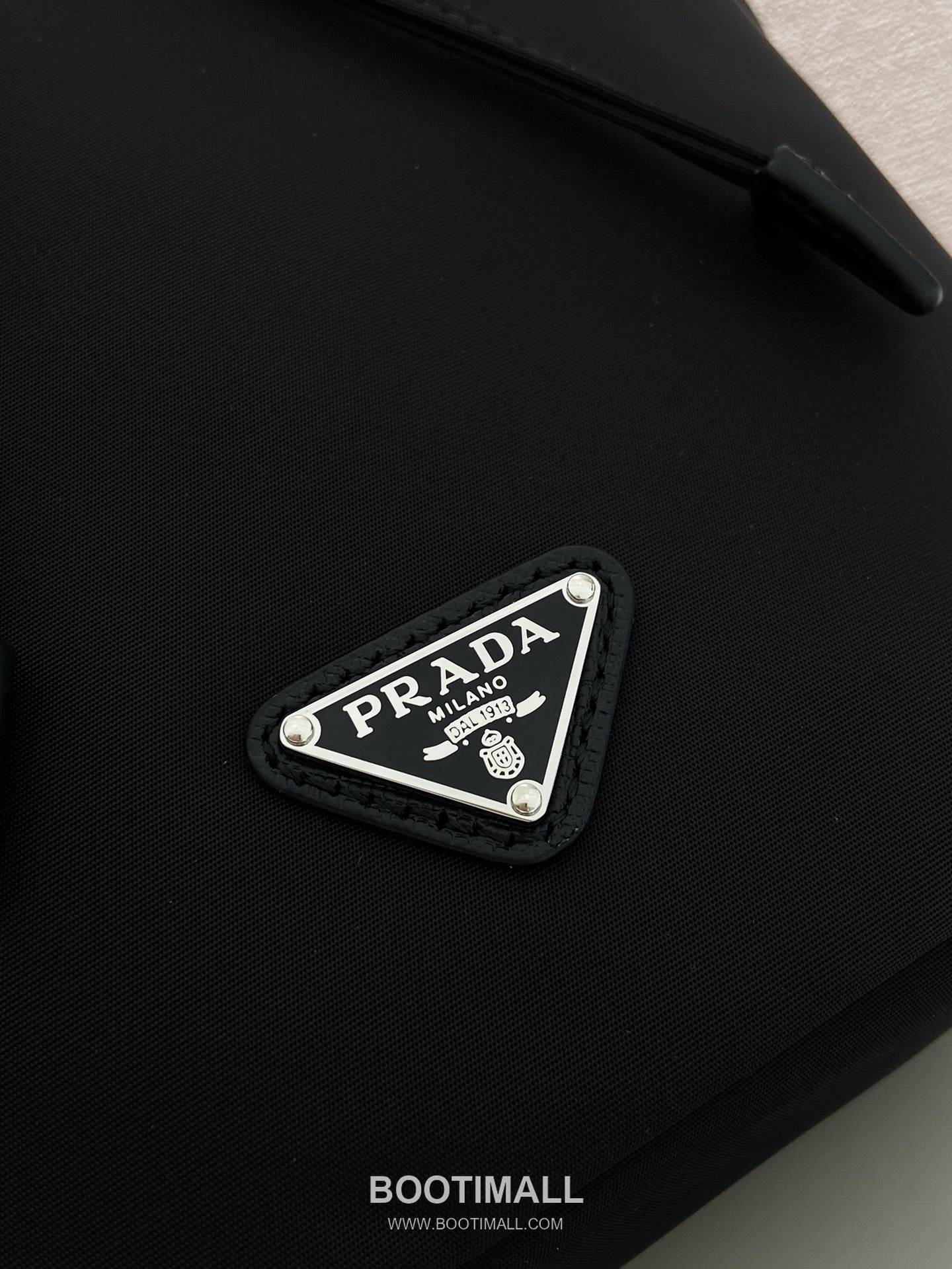 Prada Nylon Drawstring Clutch Bag with Detachable Wrist Strap and Triangle Logo Detail 프라다 나일론 드로스트링 손목스트랩 삼각로고 클러치 1N369 15.5cm 7