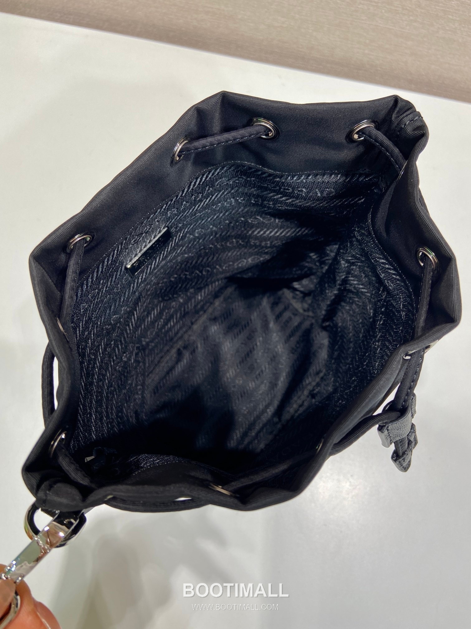 Prada Nylon Drawstring Clutch Bag with Detachable Wrist Strap and Triangle Logo Detail 프라다 나일론 드로스트링 손목스트랩 삼각로고 클러치 1N369 15.5cm 8