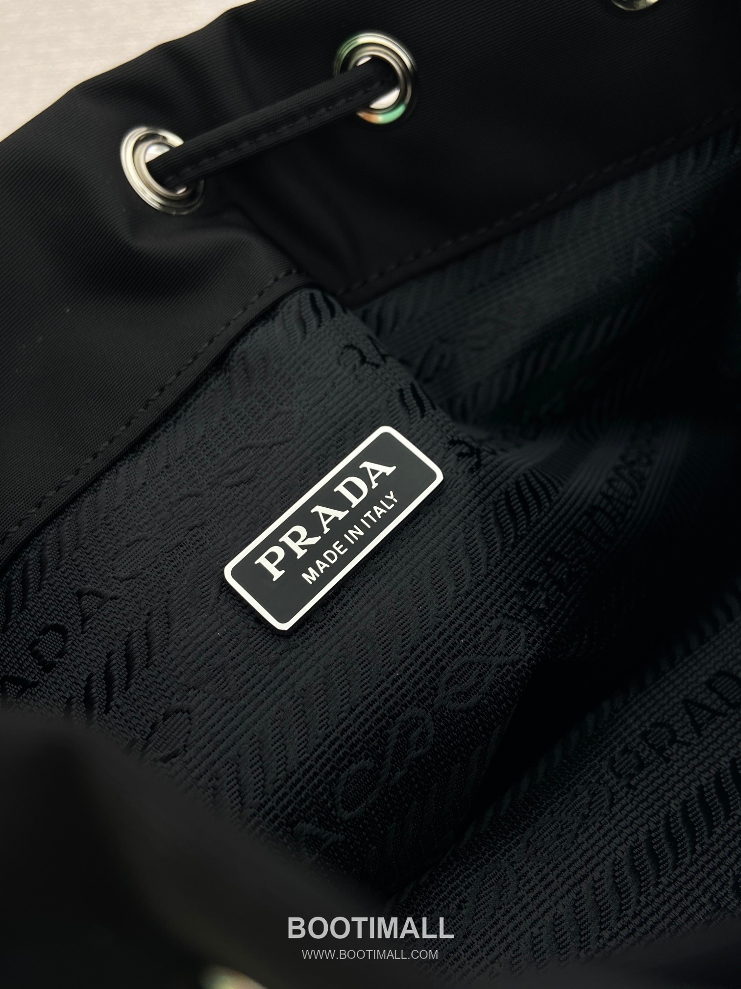 Prada Nylon Drawstring Clutch Bag with Detachable Wrist Strap and Triangle Logo Detail 프라다 나일론 드로스트링 손목스트랩 삼각로고 클러치 1N369 15.5cm 9
